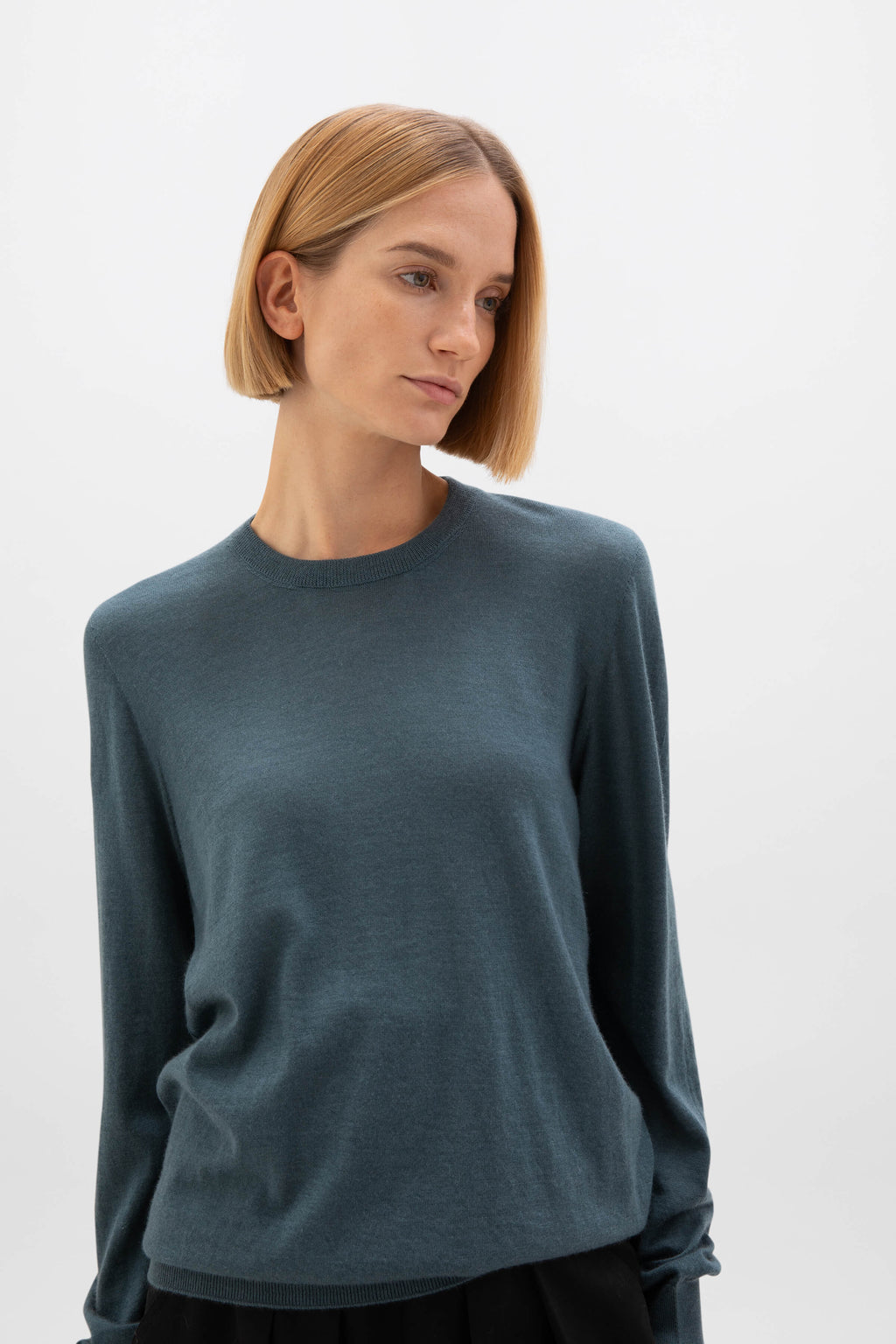 Johnstons of Elgin - Superfine Cashmere Round Neck Blue Jumper