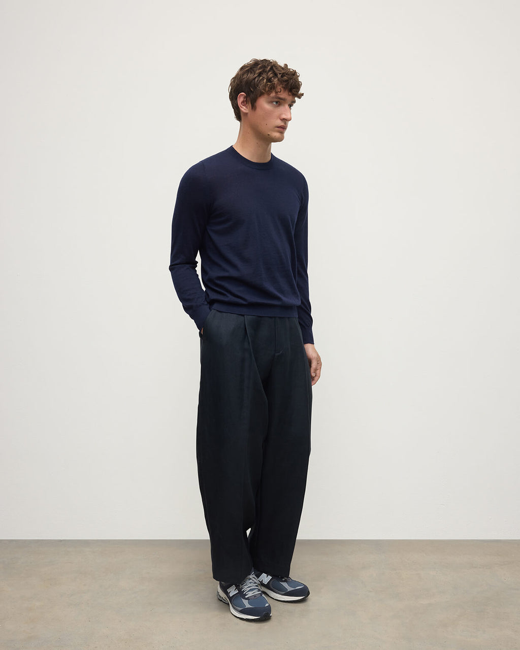 Johnstons of Elgin - Superfine Cashmere Dark Navy Round Neck Jumper