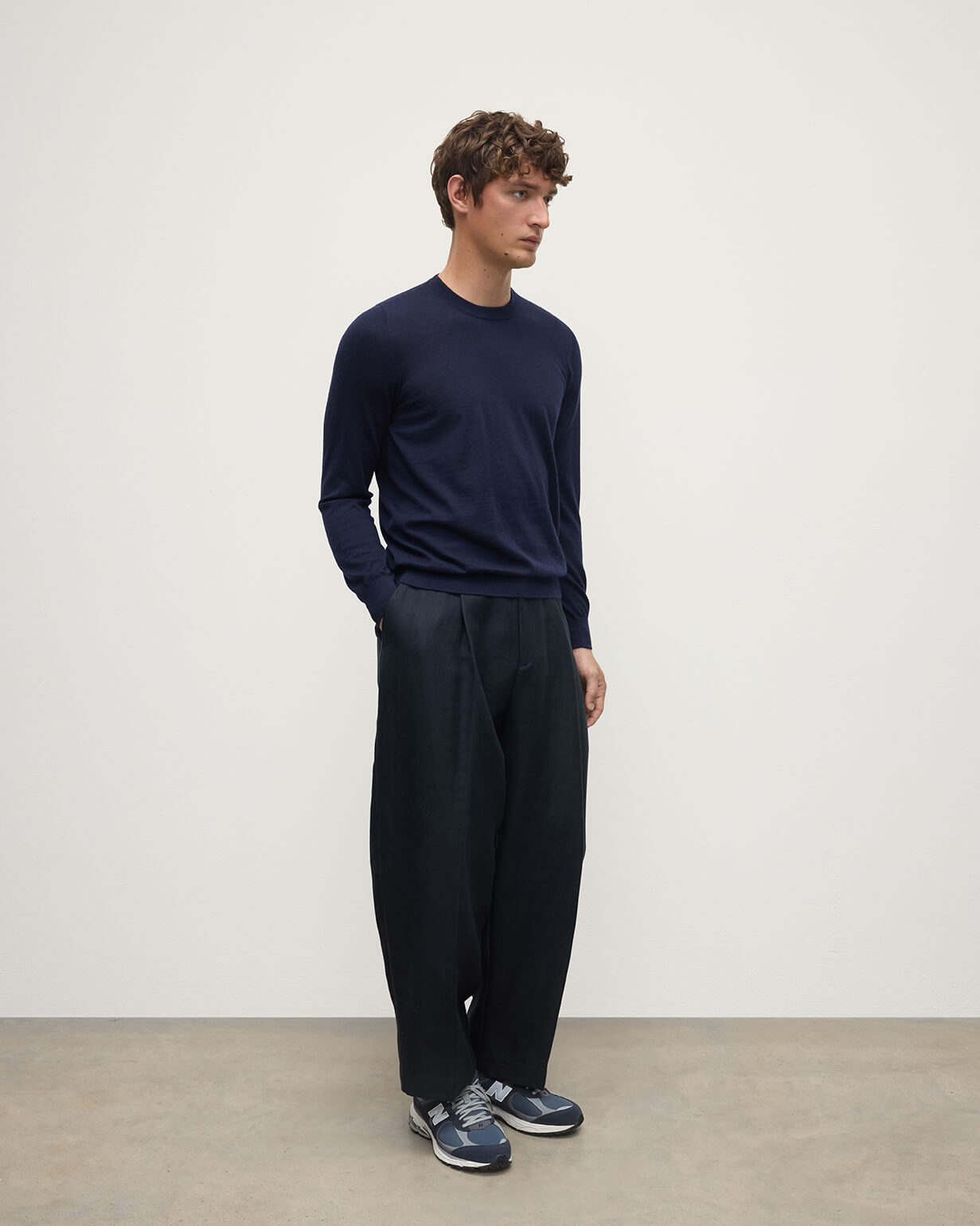 Johnstons of Elgin - Superfine Cashmere Dark Navy Round Neck Jumper