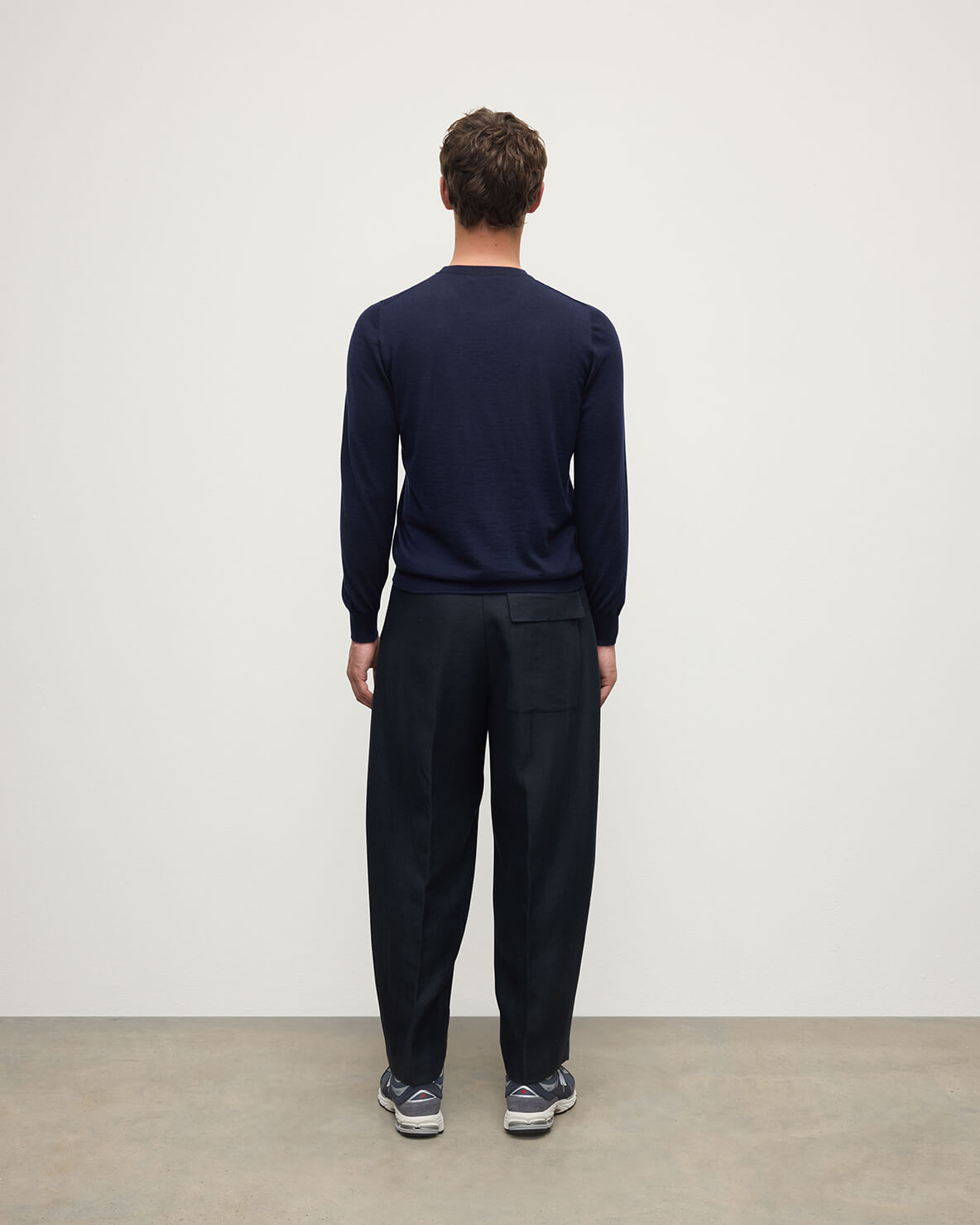 Johnstons of Elgin - Superfine Cashmere Dark Navy Round Neck Jumper