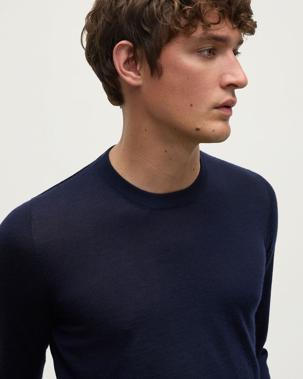 Johnstons of Elgin - Superfine Cashmere Dark Navy Round Neck Jumper