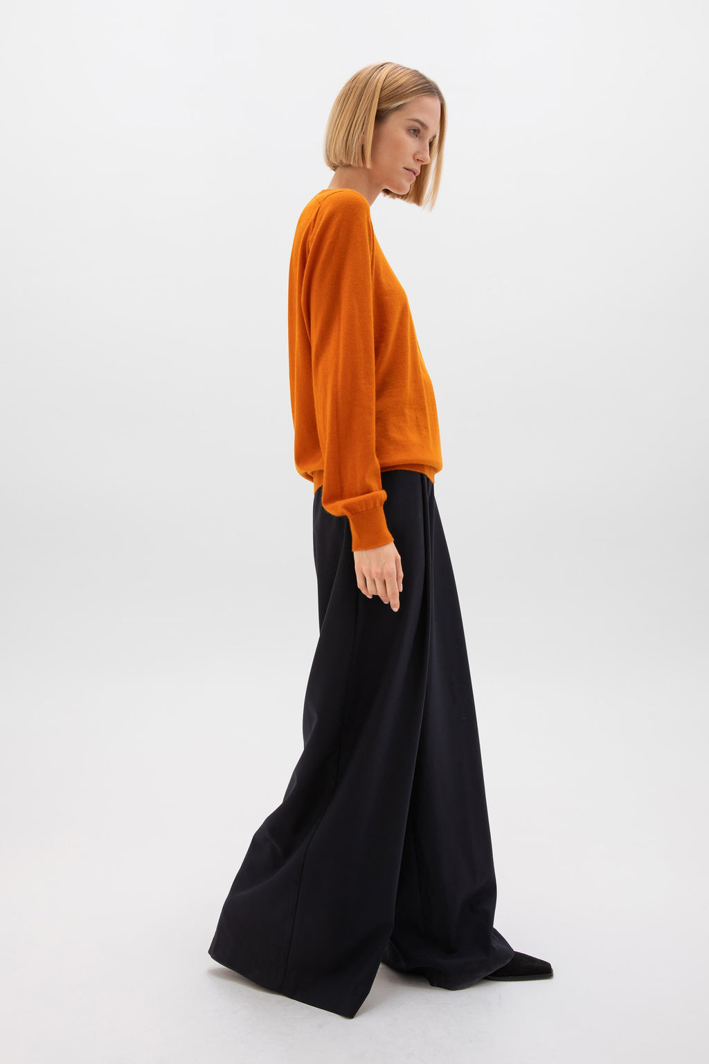 Johnstons of Elgin - Superfine Cashmere Orange Round Neck Jumper