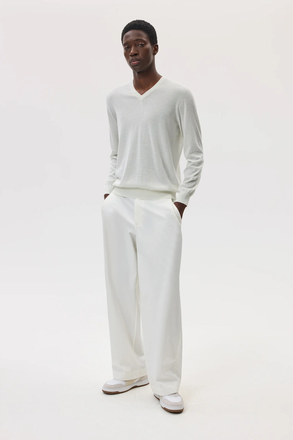 Johnstons of Elgin - Superfine Cashmere V Neck White Jumper