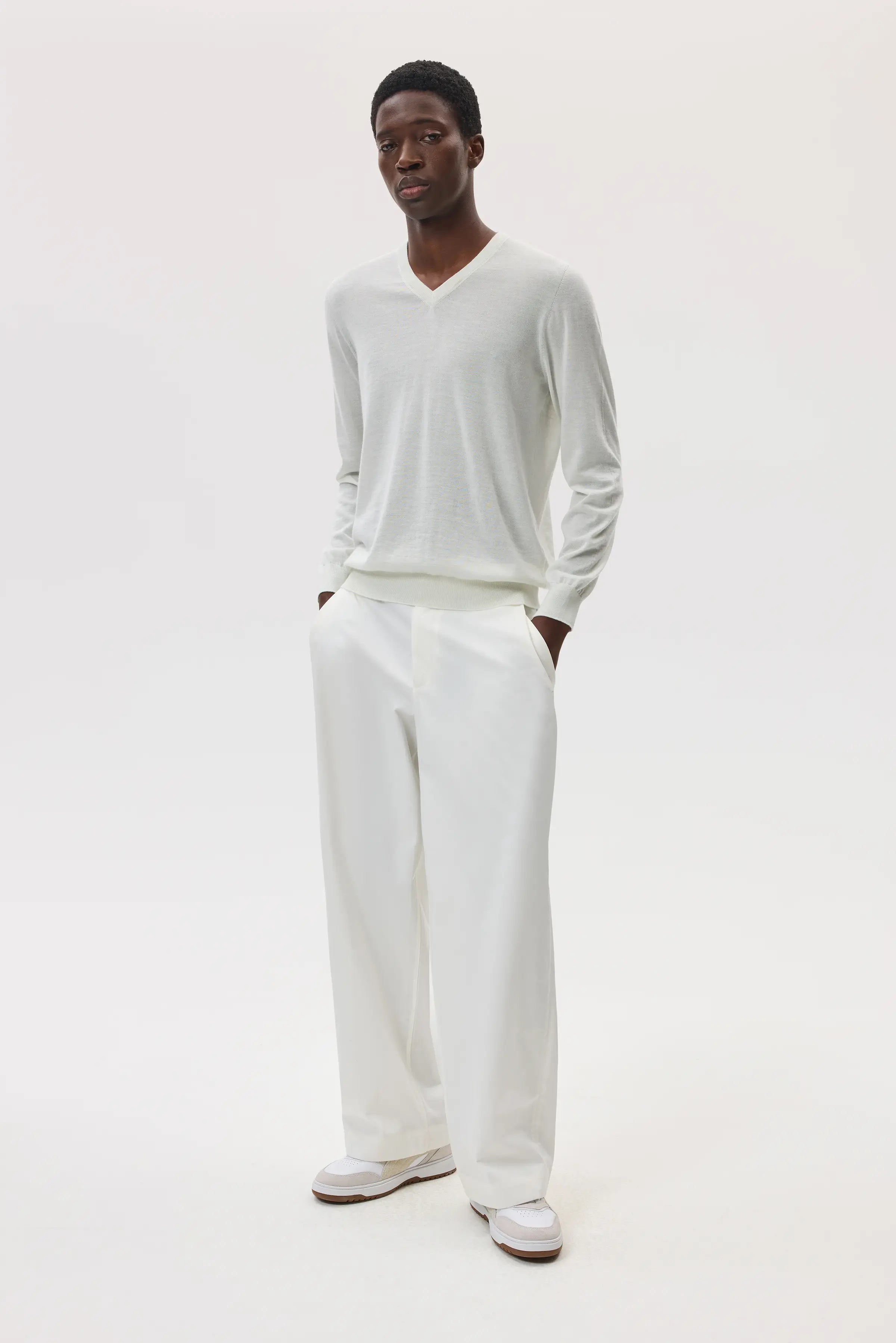 Johnstons of Elgin - Superfine Cashmere V Neck White Jumper
