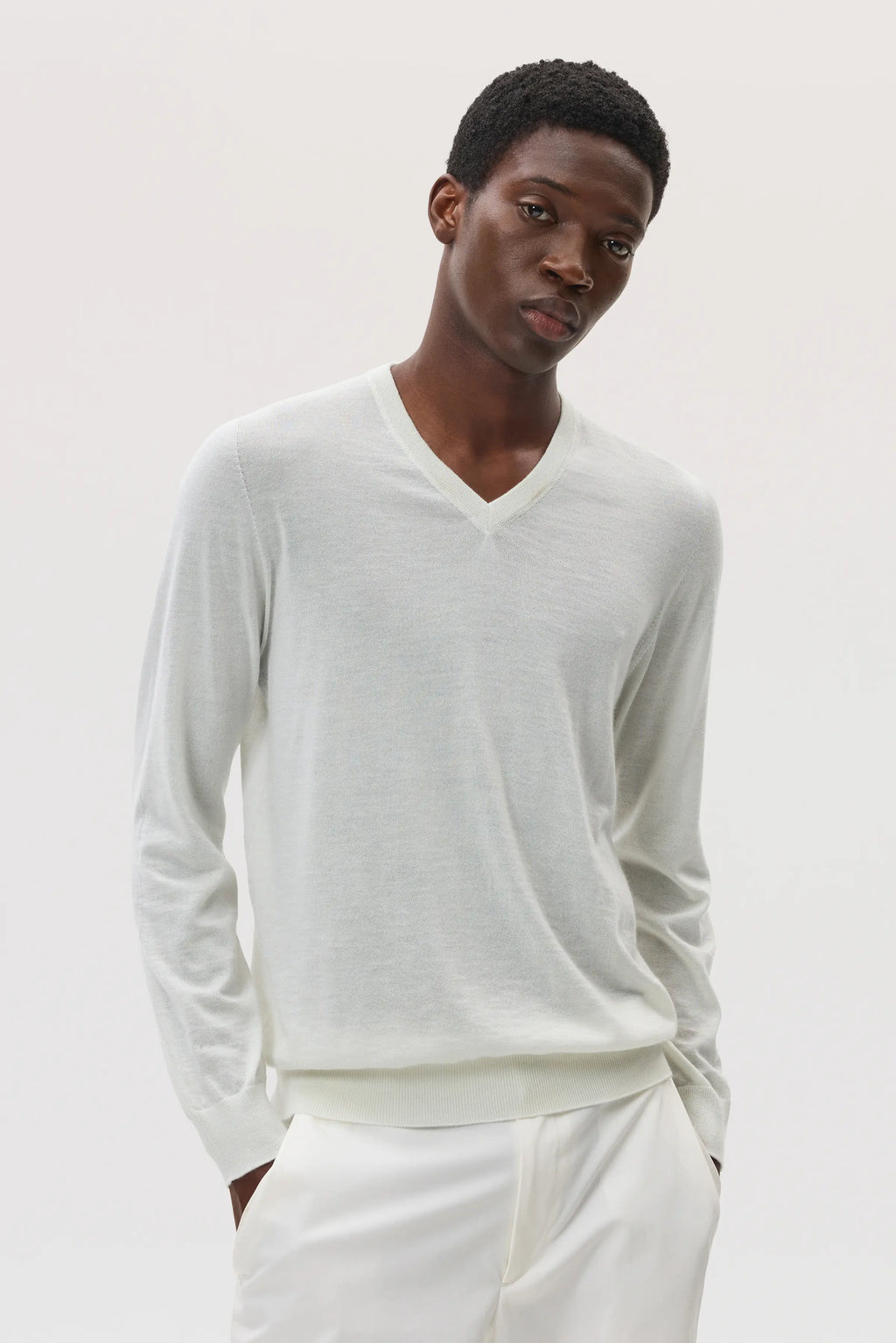 Johnstons of Elgin - Superfine Cashmere V Neck White Jumper
