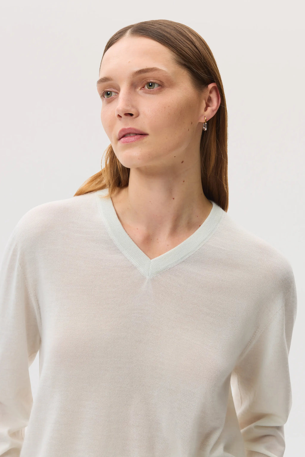 Johnstons of Elgin - Superfine Cashmere V Neck White Jumper