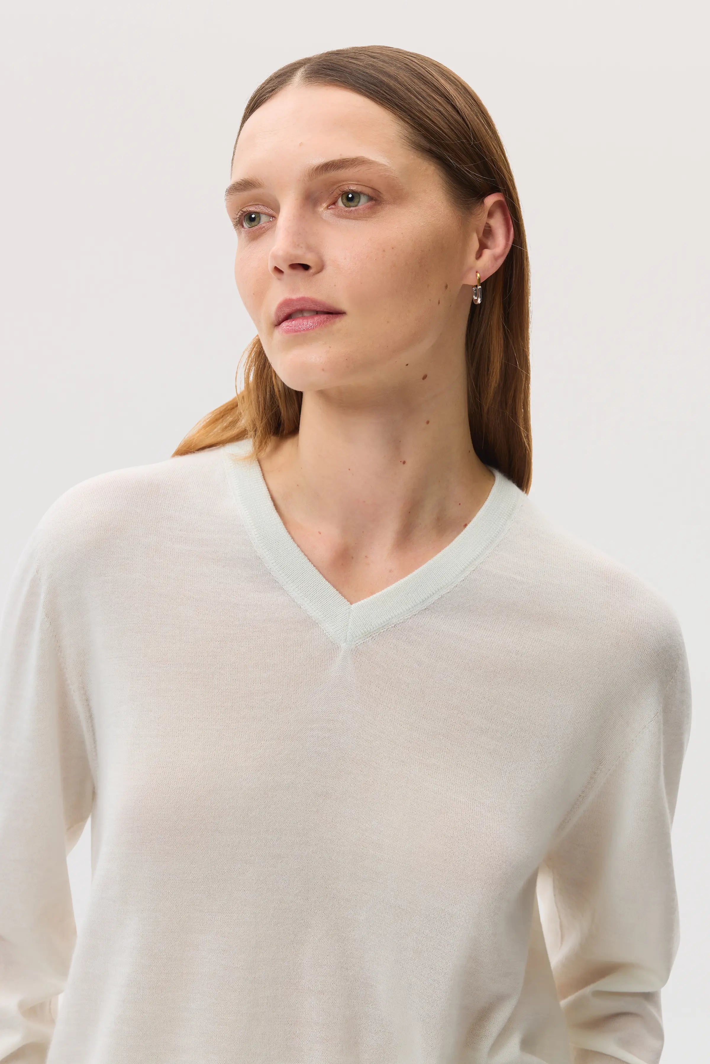 Johnstons of Elgin - Superfine Cashmere V Neck White Jumper