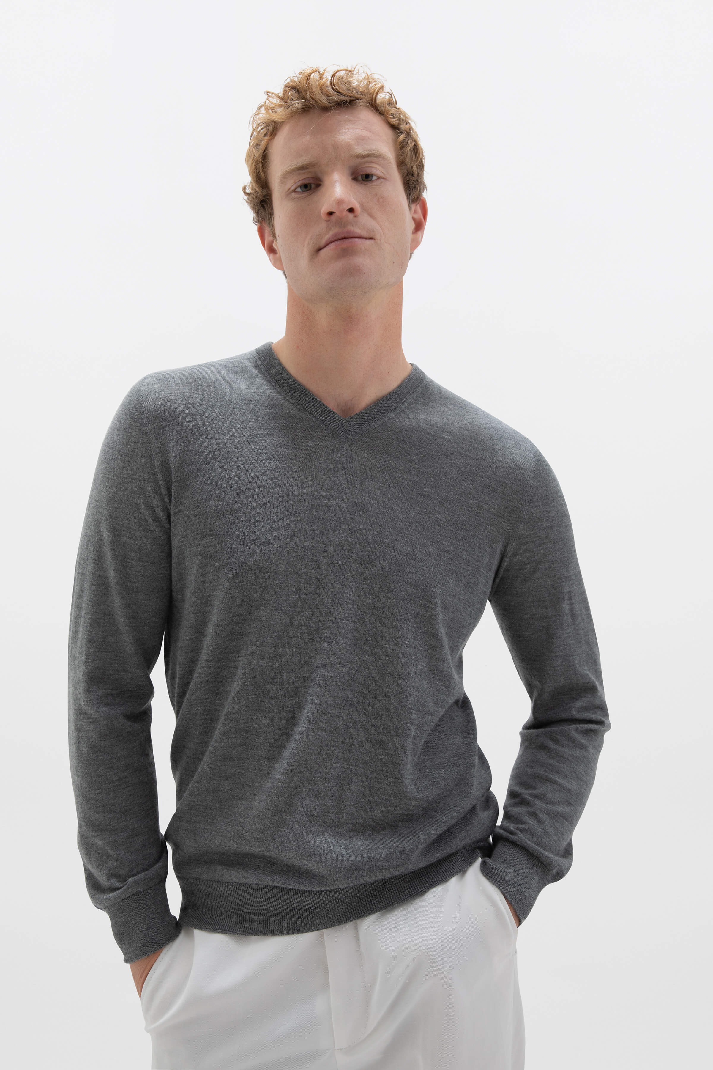Johnstons of Elgin - Superfine Cashmere Mid Grey V Neck Jumper