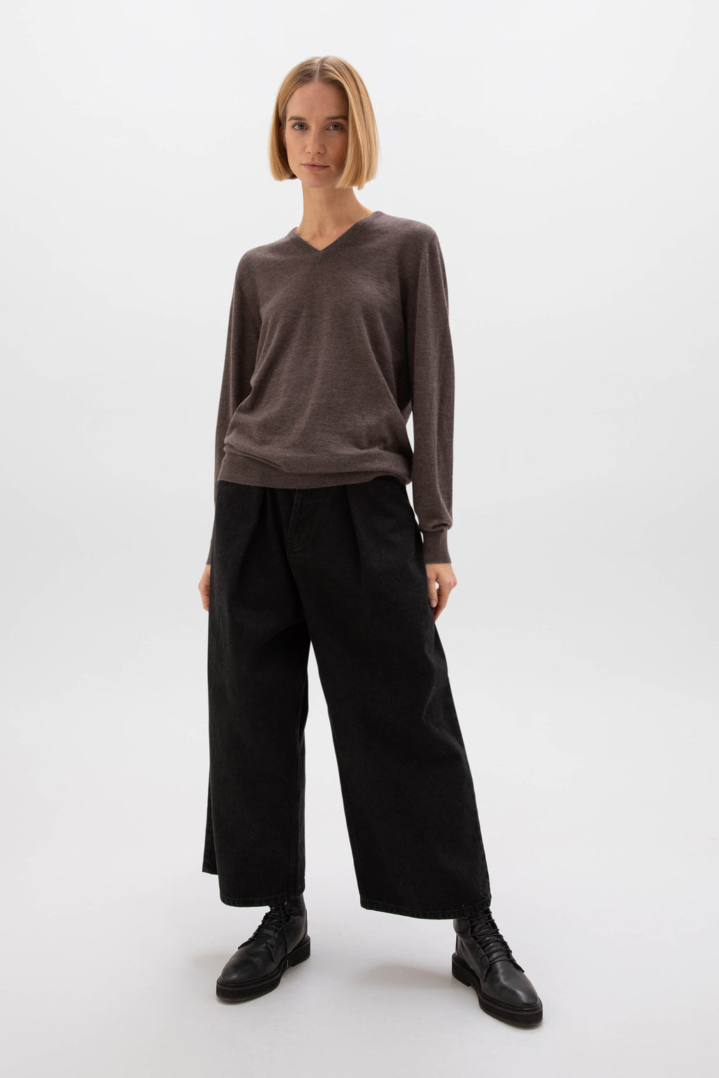 Johnstons of Elgin - Superfine Cashmere V Neck Brown Jumper