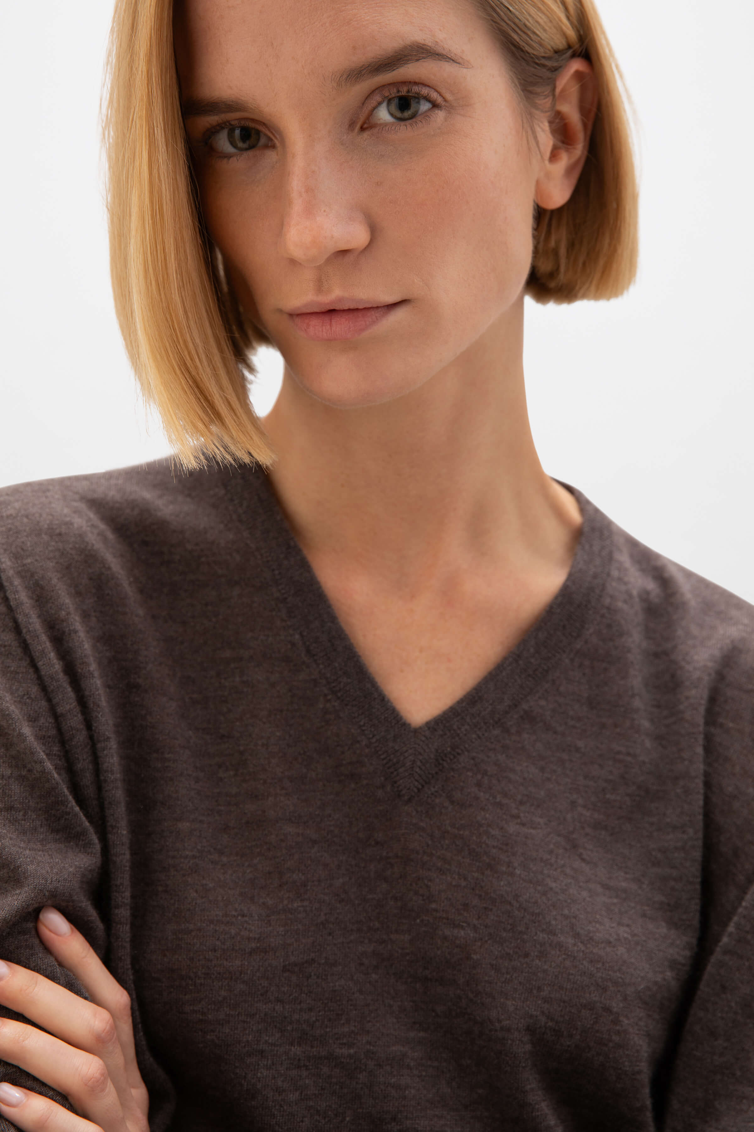 Johnstons of Elgin - Superfine Cashmere V Neck Brown Jumper