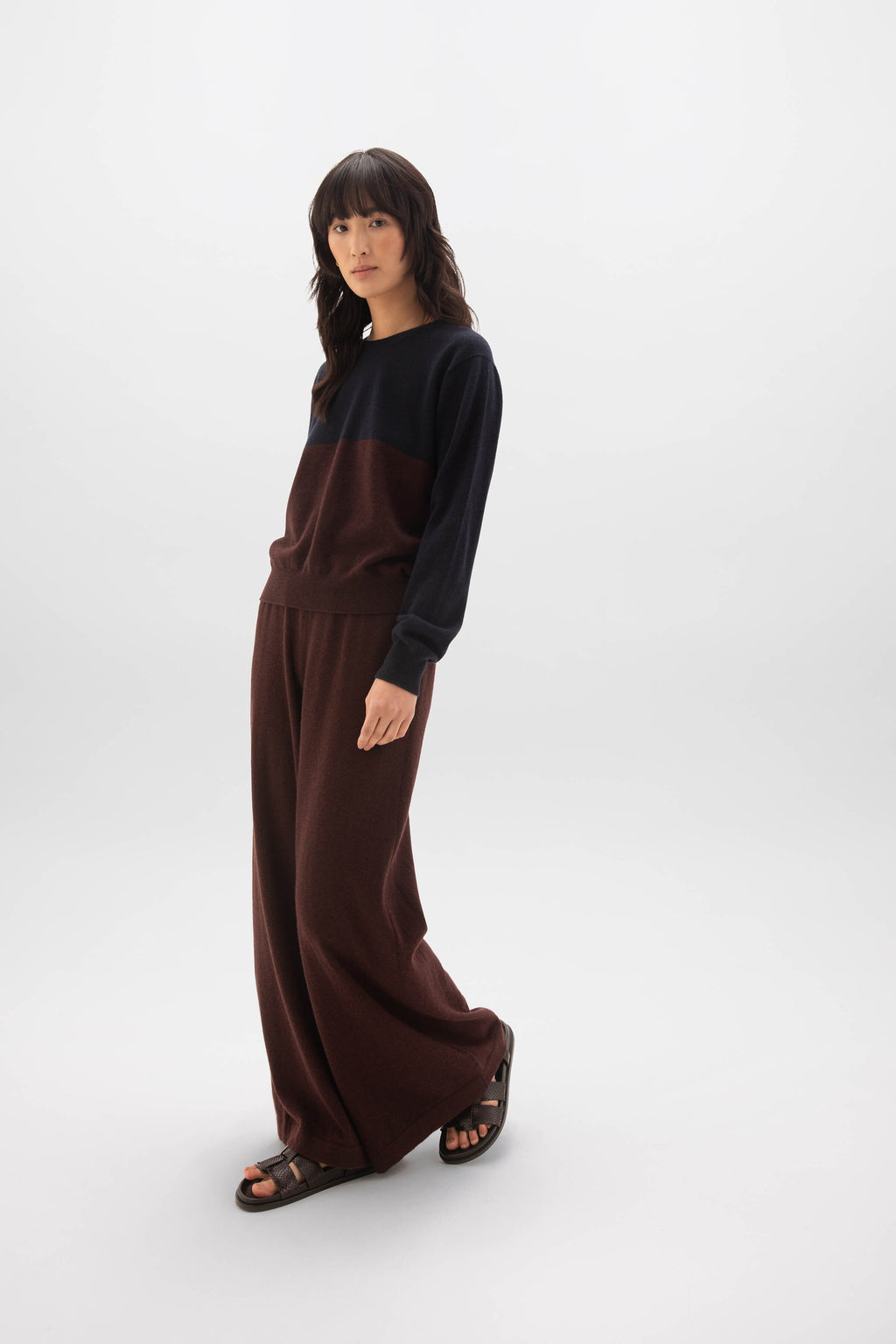 Johnstons of Elgin - Colour Block Cropped Dark Brown Cashmere Sweater
