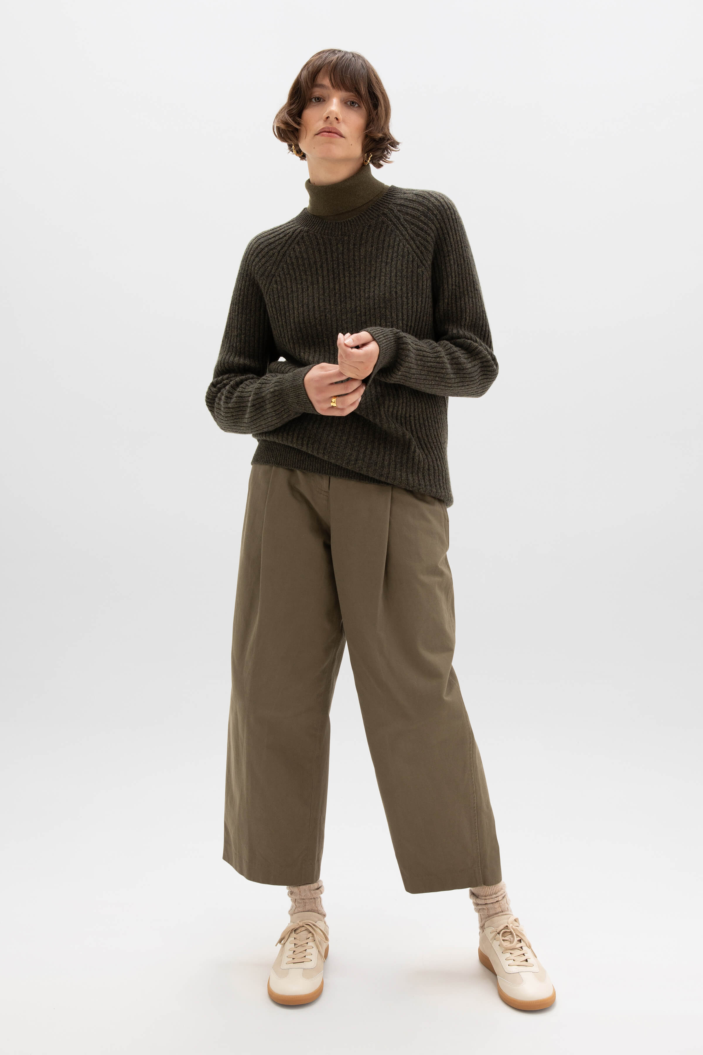 Johnstons of Elgin - Ribbed Olive Green Cashmere Jumper