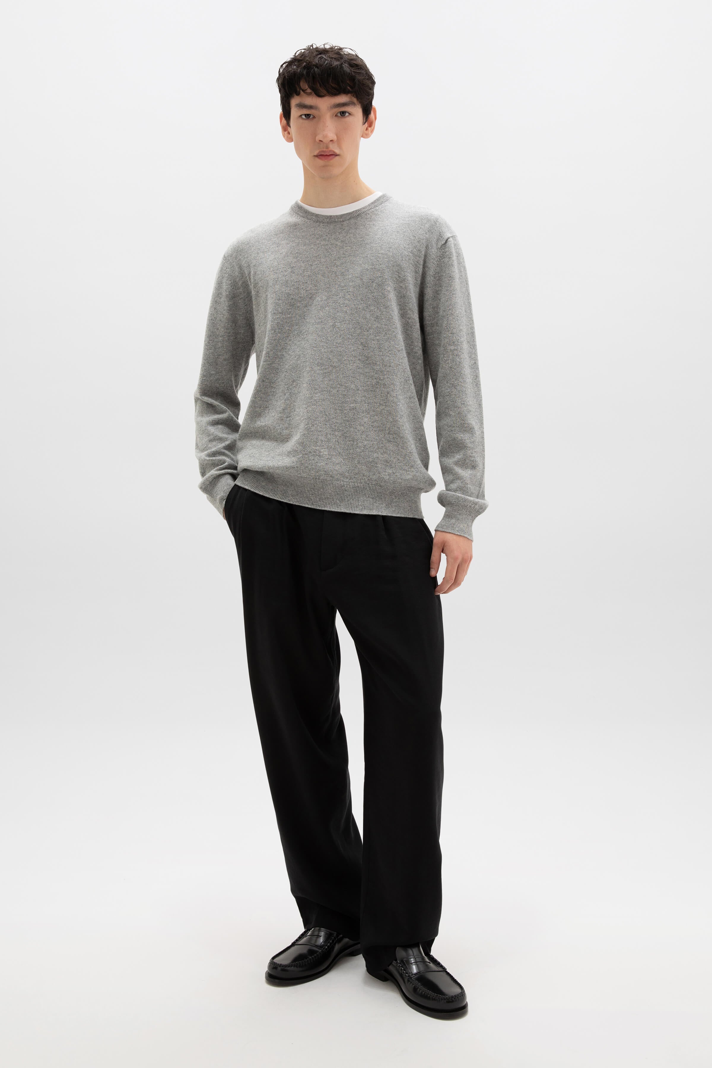 Johnstons of Elgin - Classic Cashmere Grey Round Neck Jumper