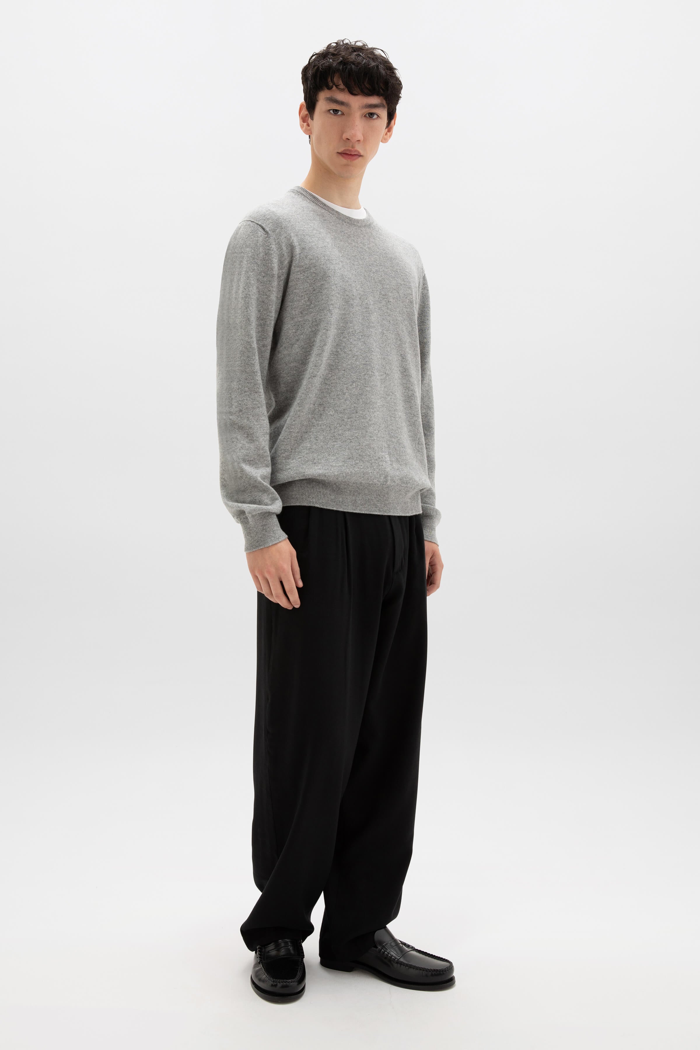 Johnstons of Elgin - Classic Cashmere Grey Round Neck Jumper