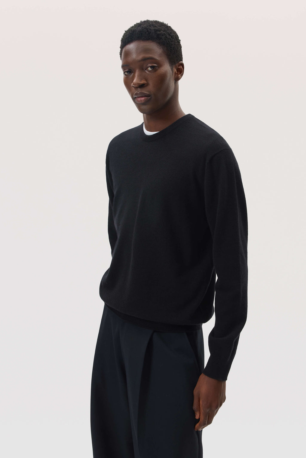 Johnstons of Elgin - Classic Black Cashmere Round Neck Jumper