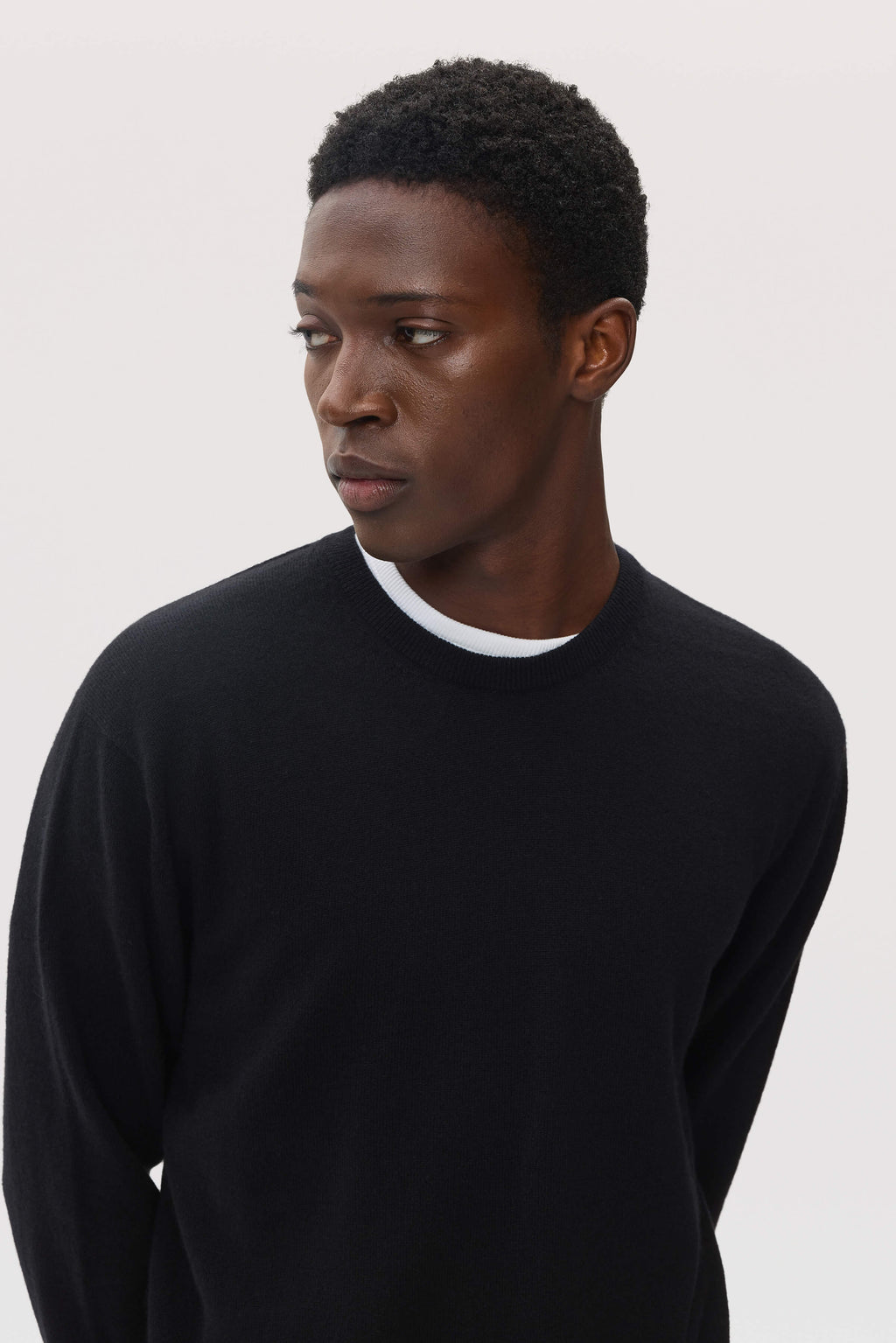 Johnstons of Elgin - Classic Black Cashmere Round Neck Jumper