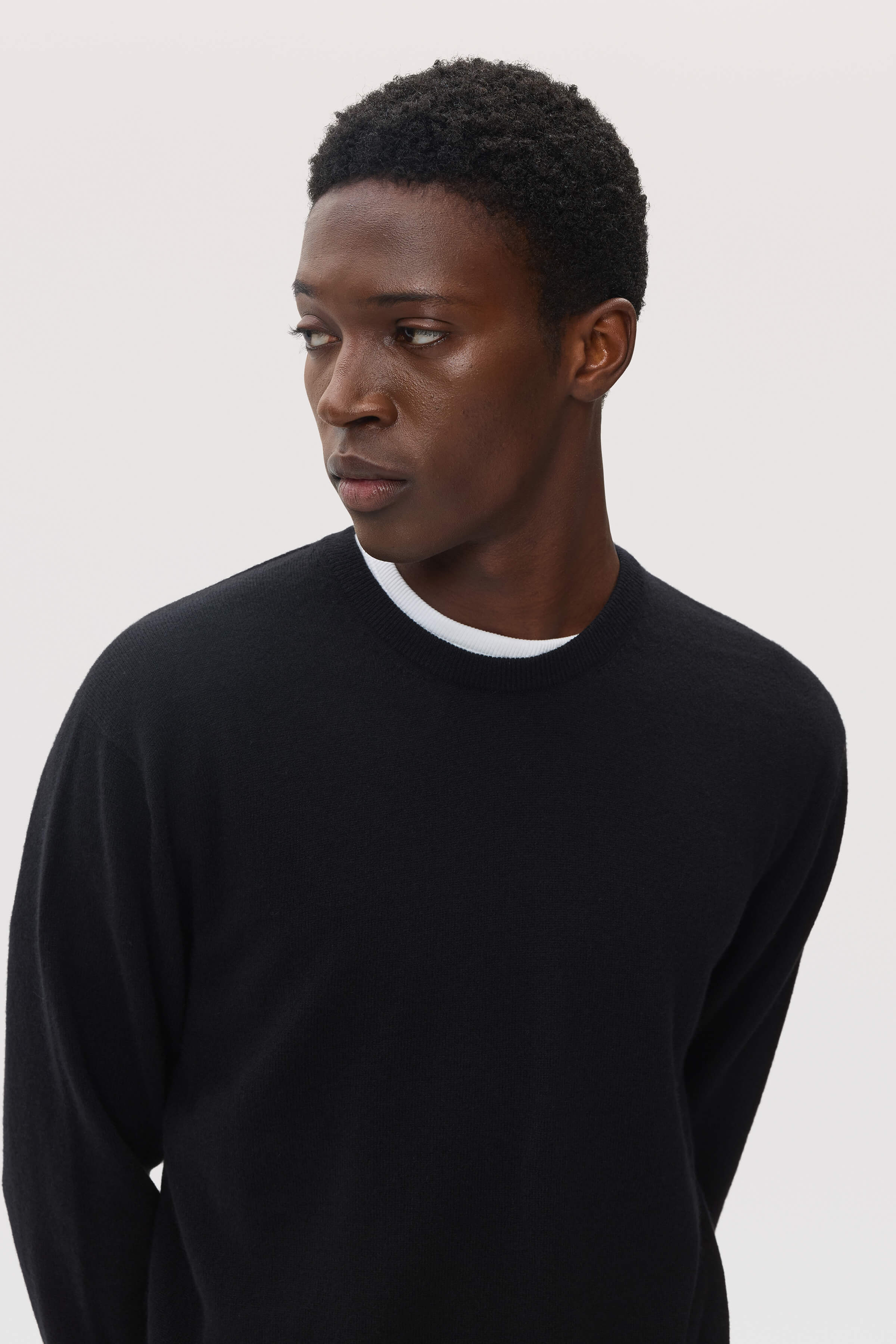 Johnstons of Elgin - Classic Black Cashmere Round Neck Jumper