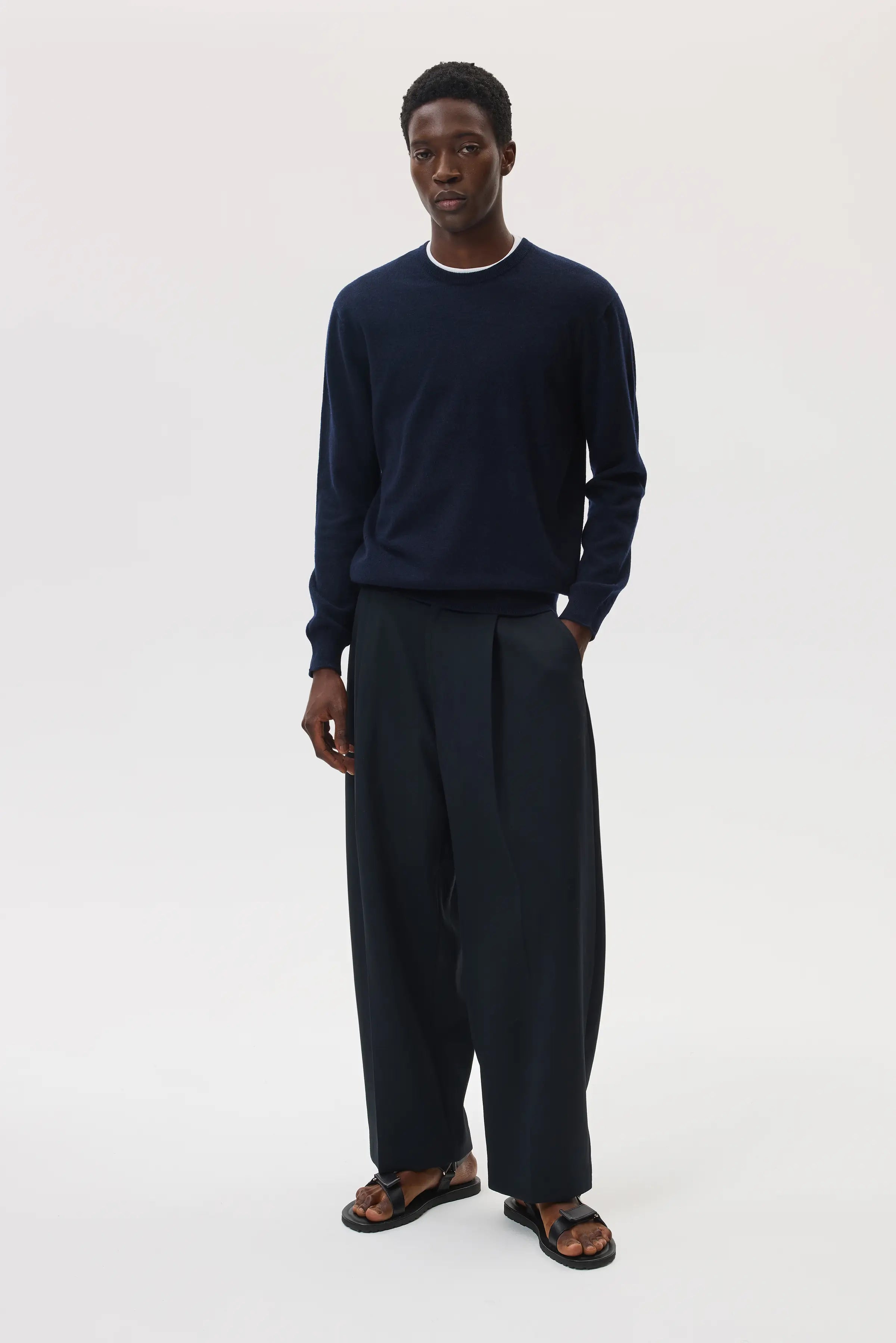 Johnstons of Elgin - Classic Navy Cashmere Round Neck Jumper