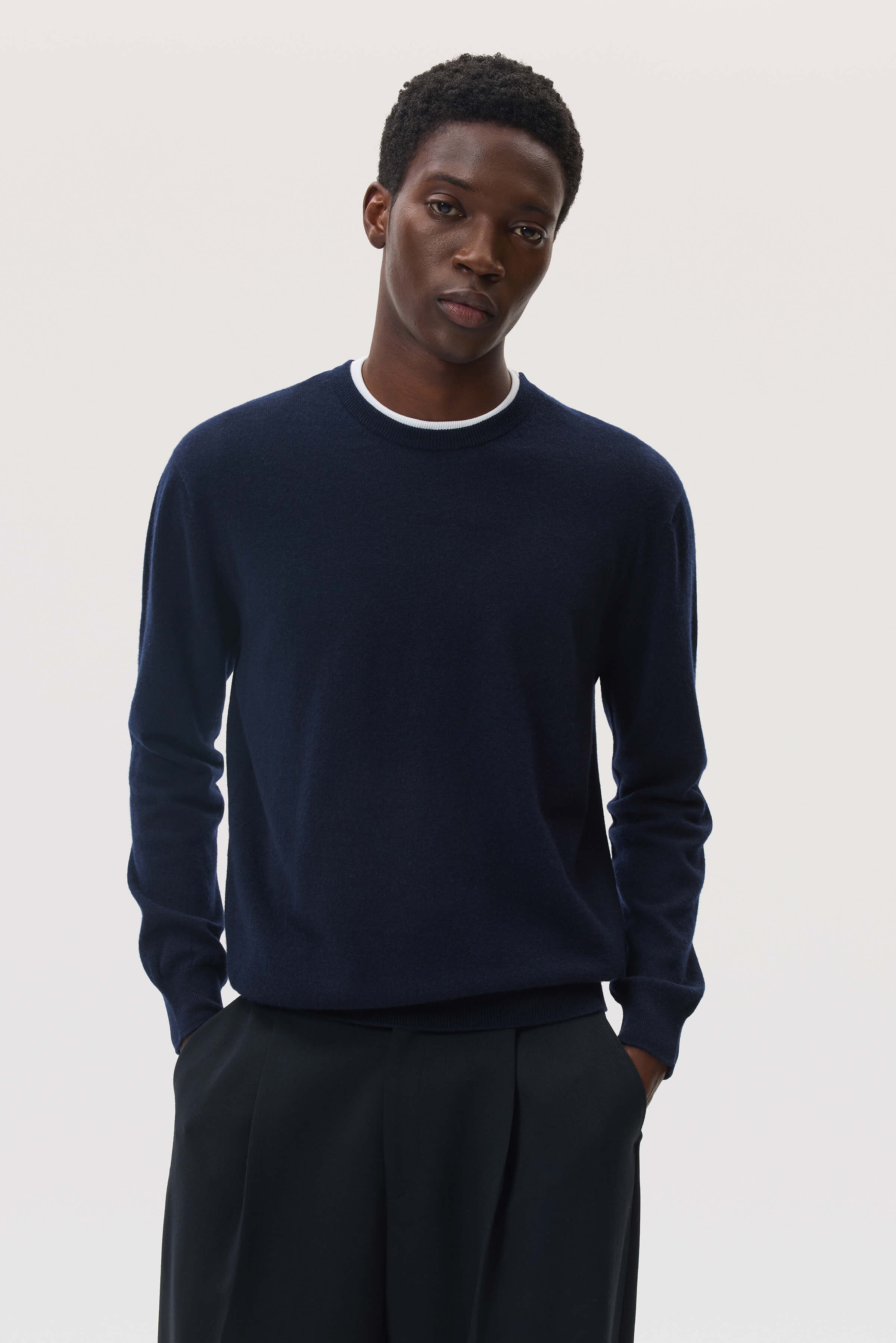 Johnstons of Elgin - Classic Navy Cashmere Round Neck Jumper