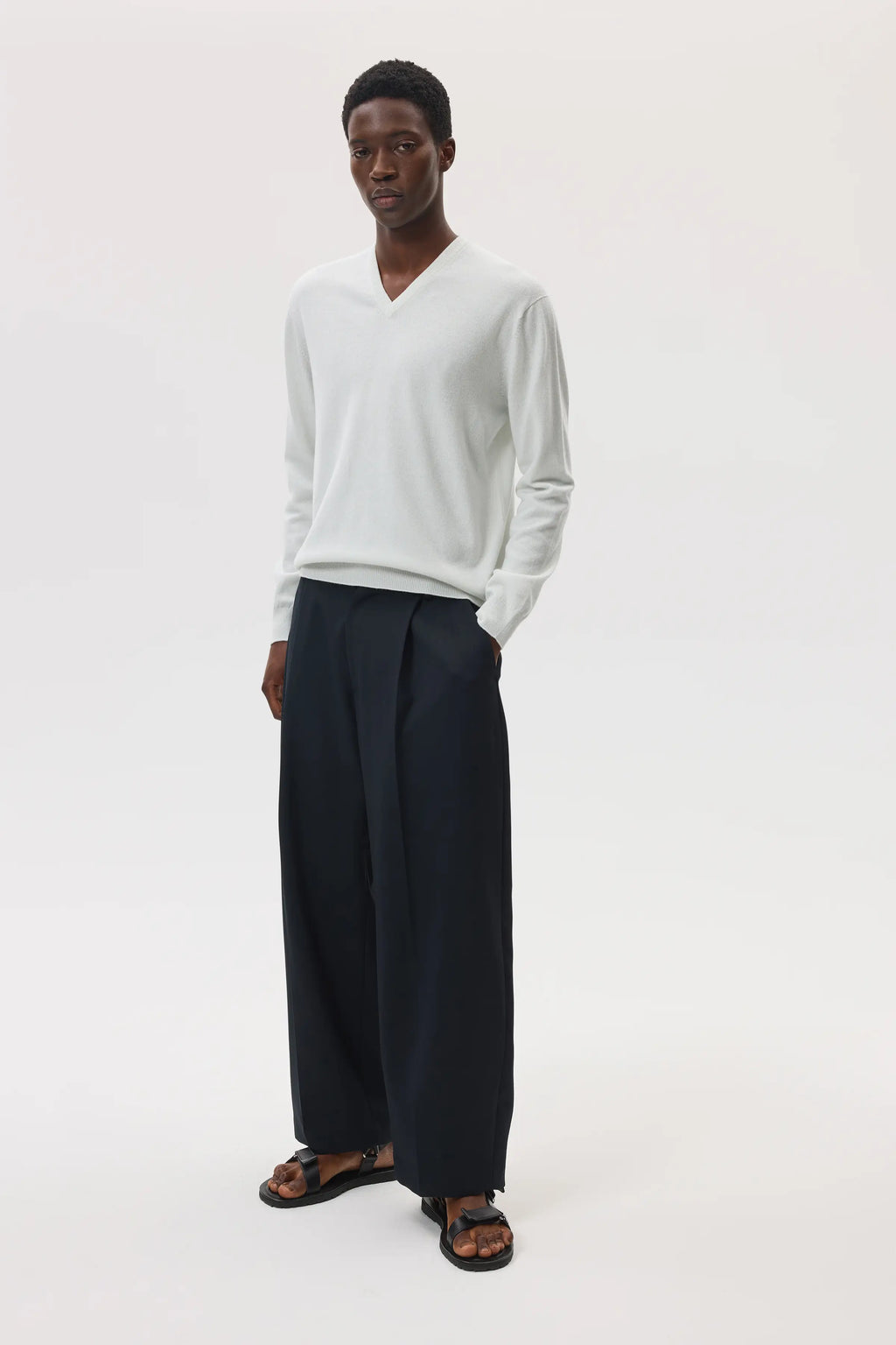 Johnstons of Elgin - White Cashmere V Neck Jumper