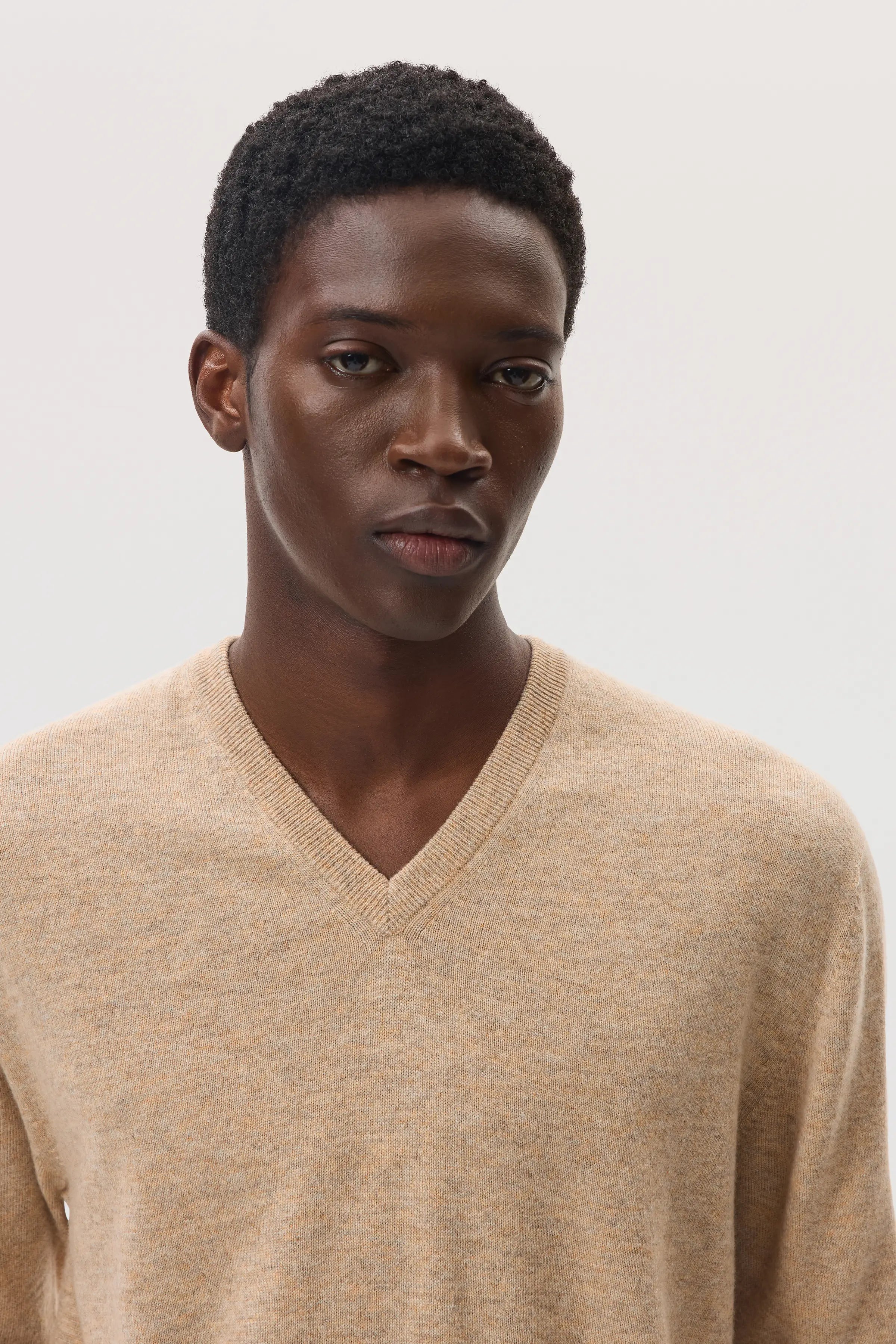 Johnstons of Elgin - Natural Cashmere V Neck Jumper