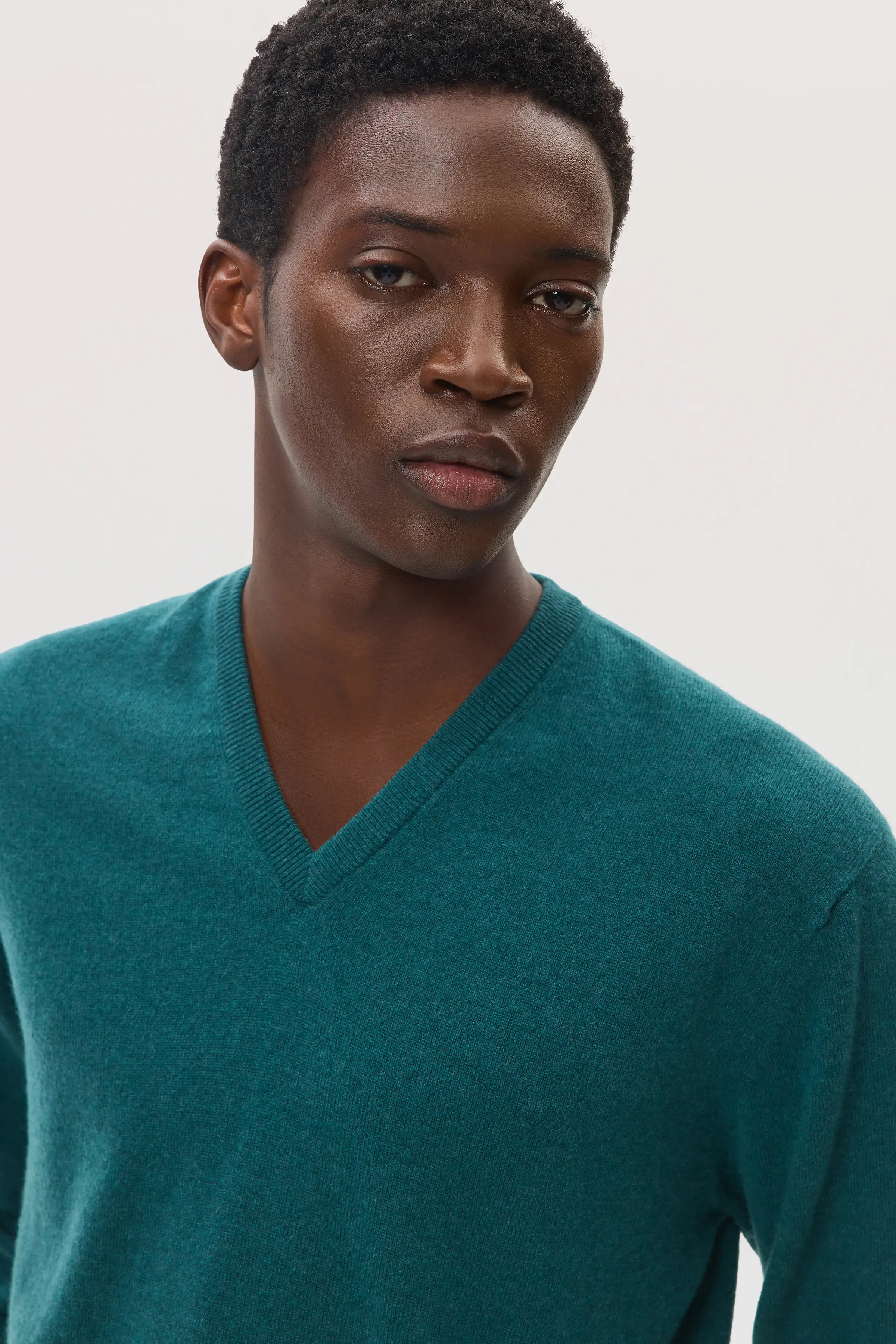 Johnstons of Elgin - Classic Cashmere Green V Neck Jumper