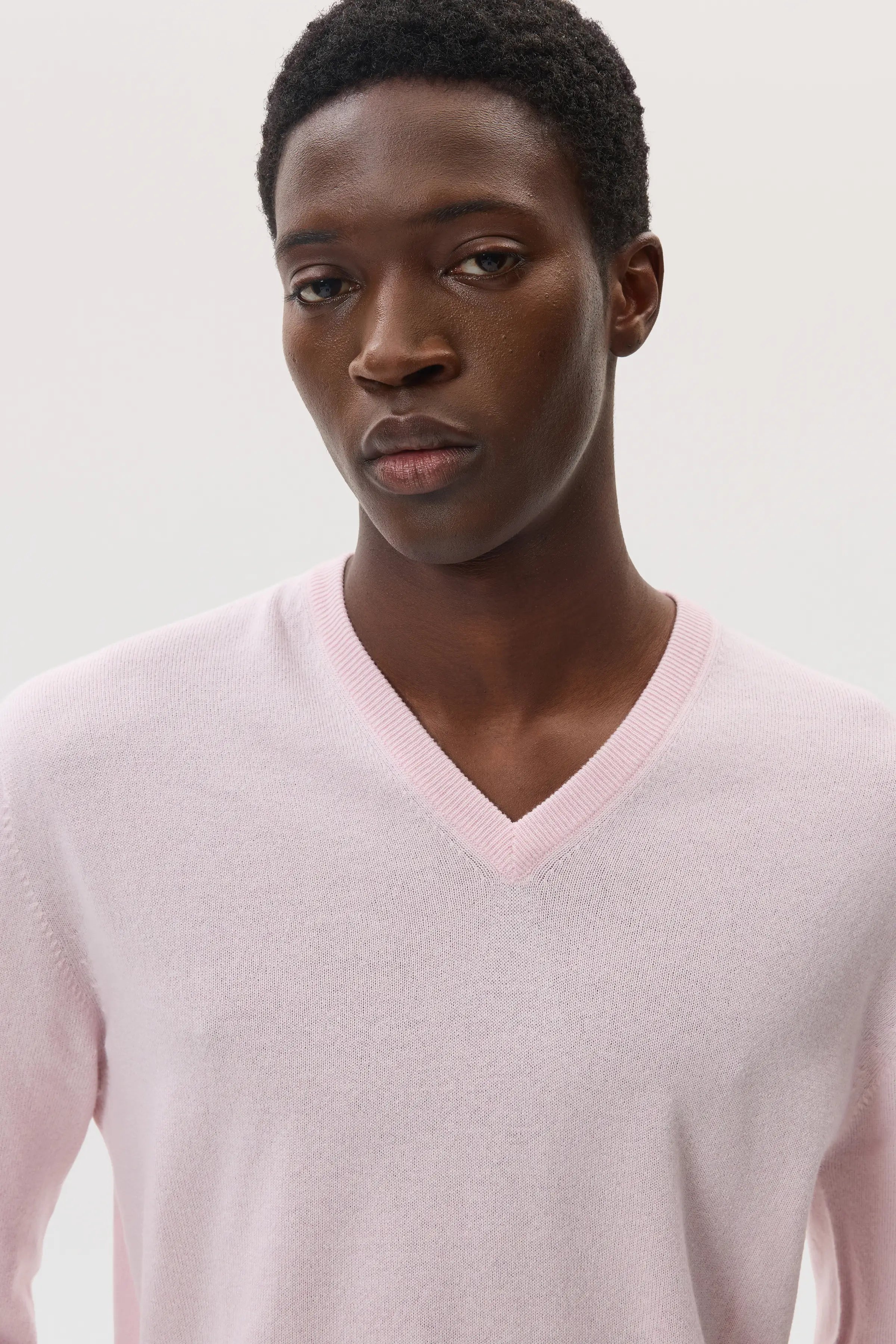 Johnstons of Elgin - Classic Cashmere Pink V Neck Jumper