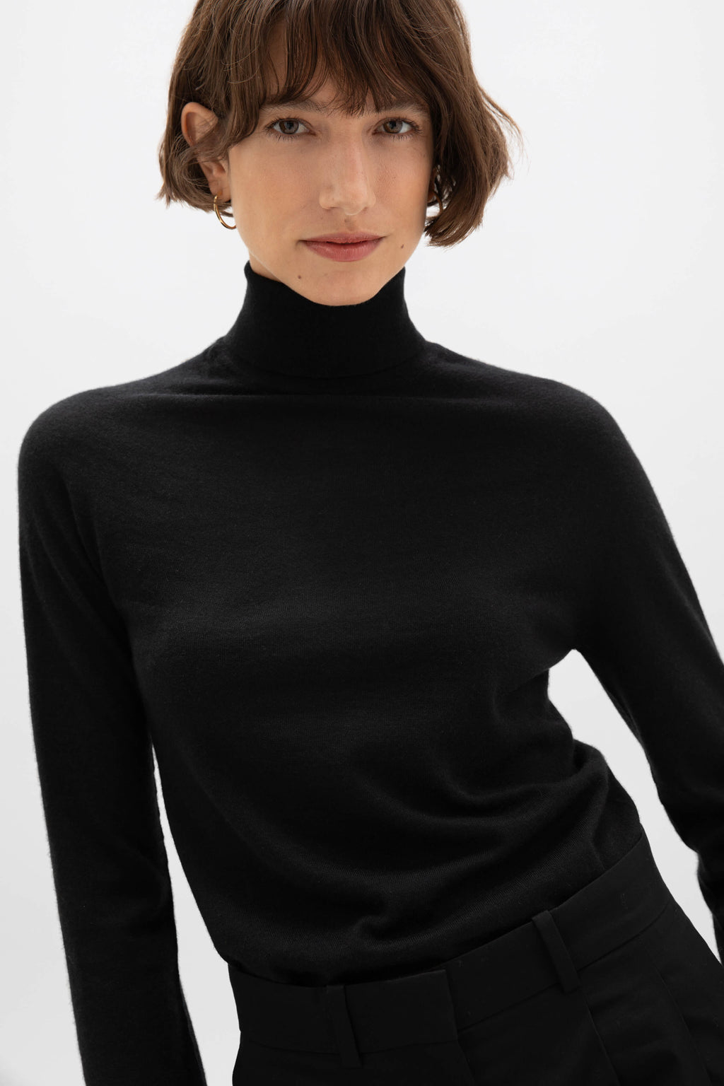 Johnstons of Elgin - Superfine Cashmere Black Roll Neck