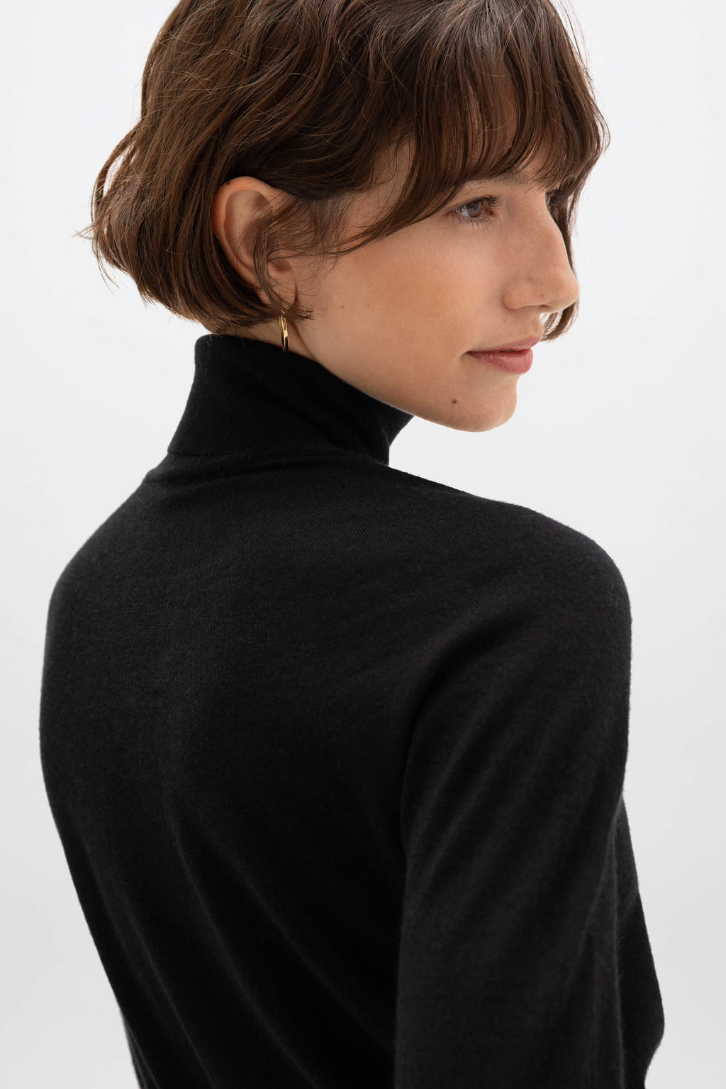 Johnstons of Elgin - Superfine Cashmere Black Roll Neck