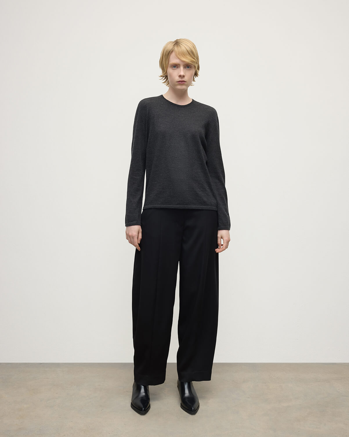 Johnstons of Elgin - Superfine Cashmere Dark Grey Jumper