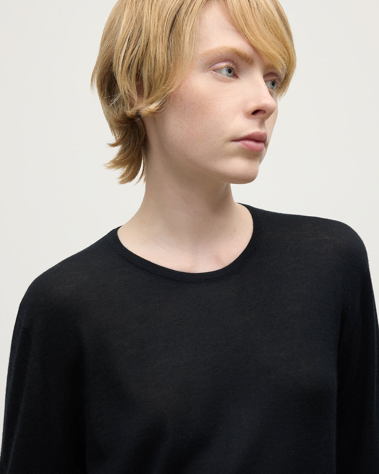 Johnstons of Elgin - Superfine Cashmere Black Jumper