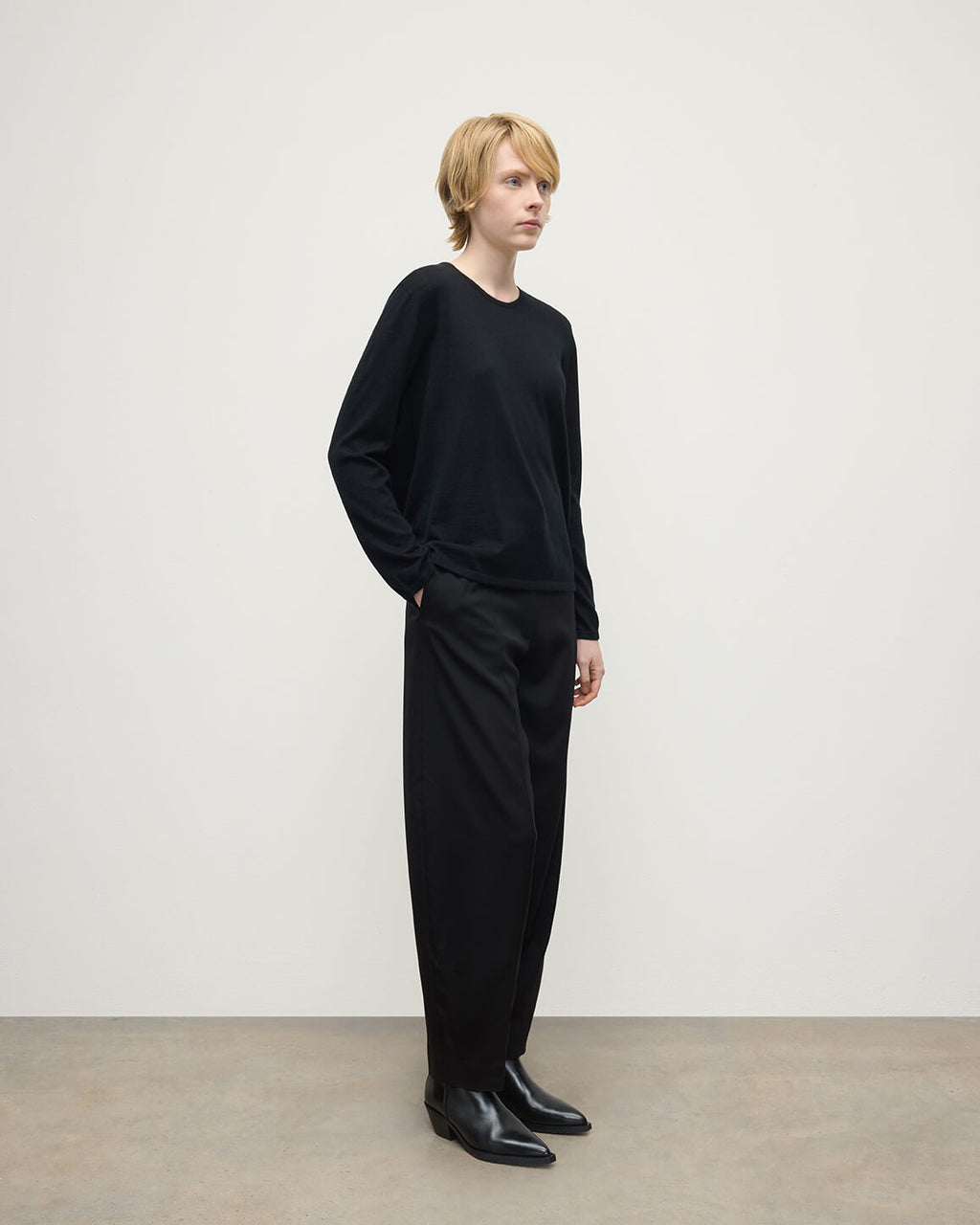 Johnstons of Elgin - Superfine Cashmere Black Jumper