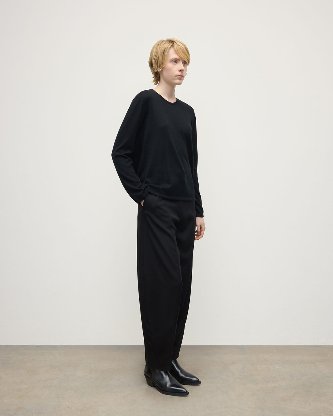 Johnstons of Elgin - Superfine Cashmere Black Jumper