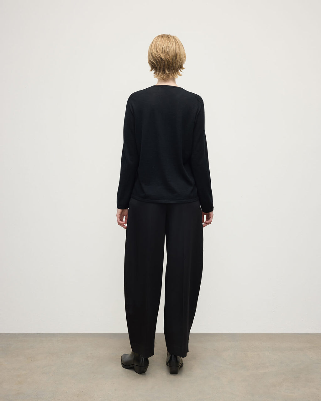 Johnstons of Elgin - Superfine Cashmere Black Jumper