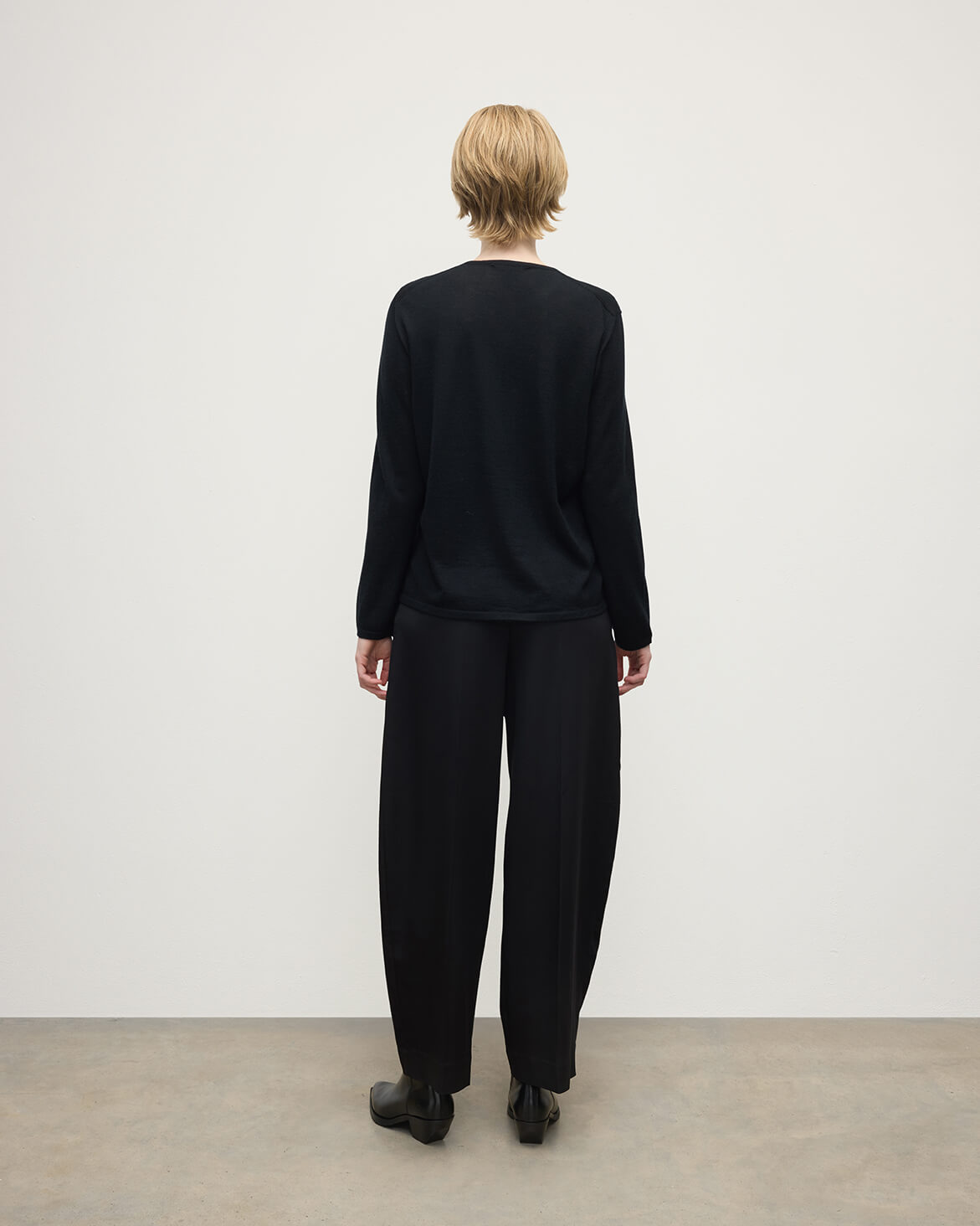 Johnstons of Elgin - Superfine Cashmere Black Jumper