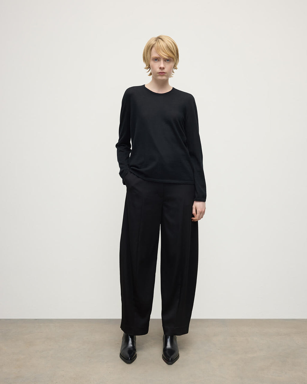 Johnstons of Elgin - Superfine Cashmere Black Jumper