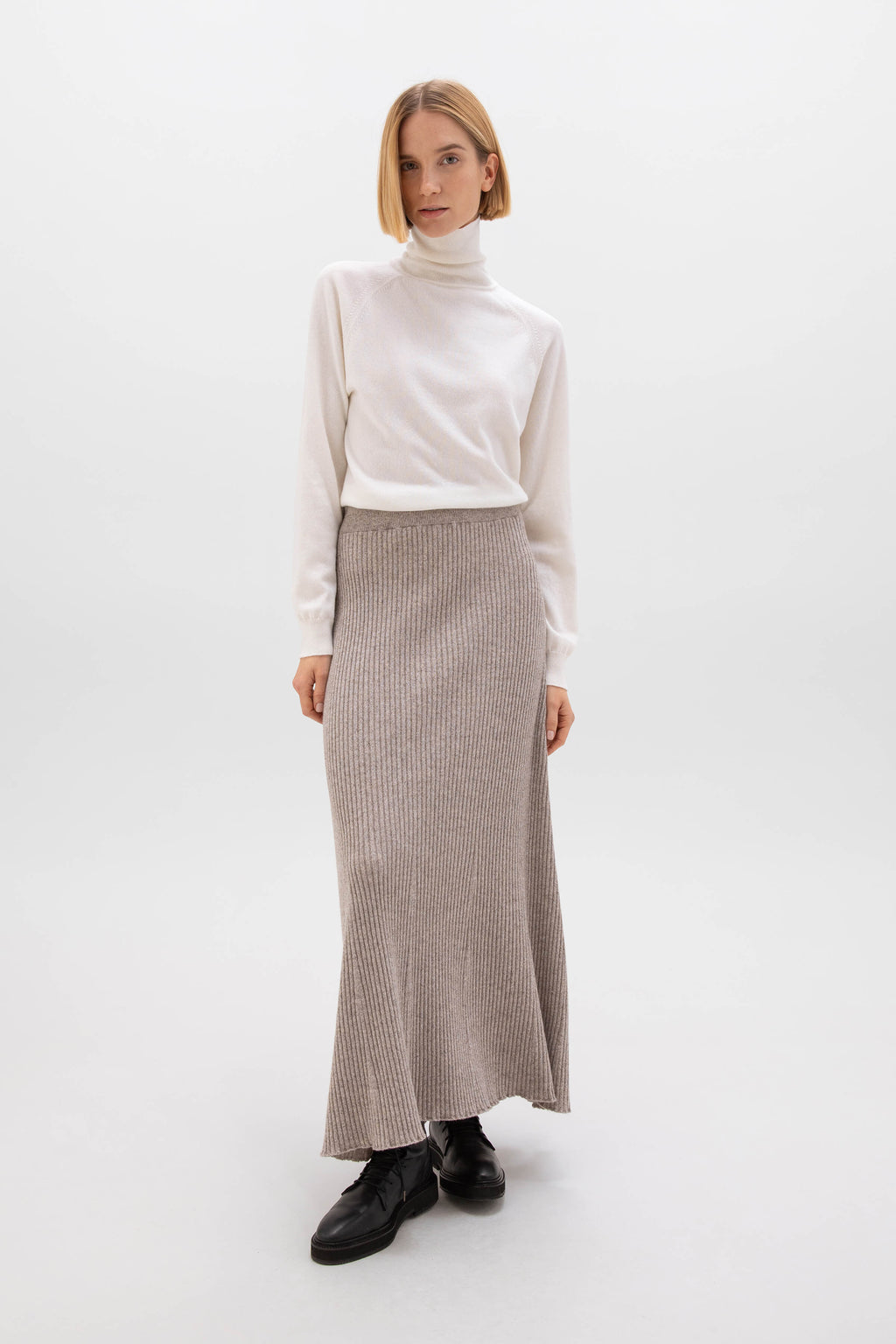 Johnstons of Elgin - Ribbed Light Brown Cashmere Skirt