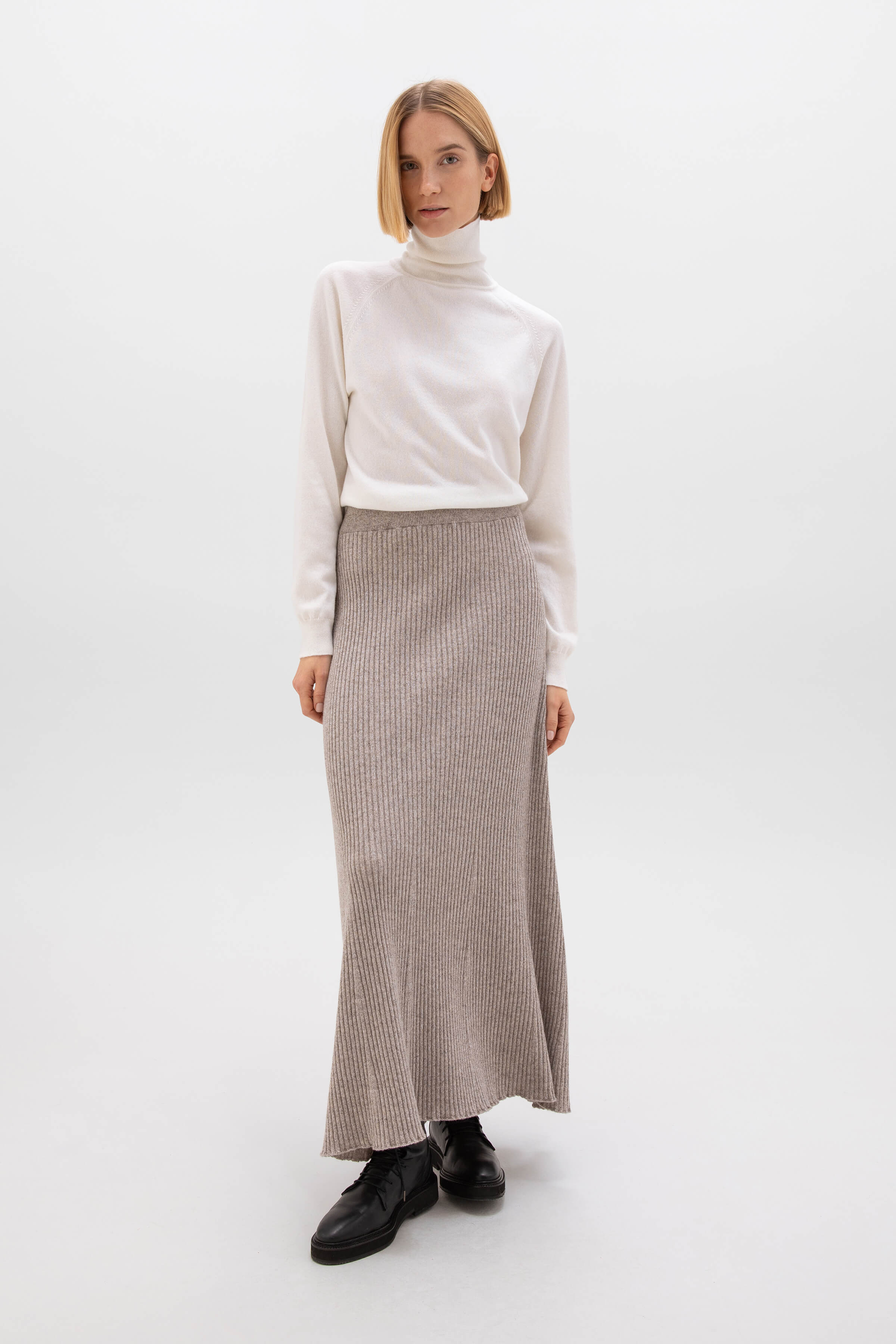Johnstons of Elgin - Ribbed Light Brown Cashmere Skirt