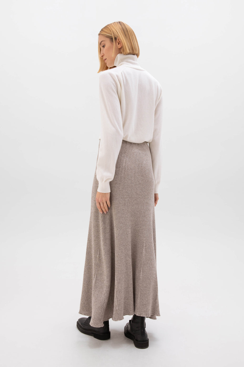 Johnstons of Elgin - Ribbed Light Brown Cashmere Skirt
