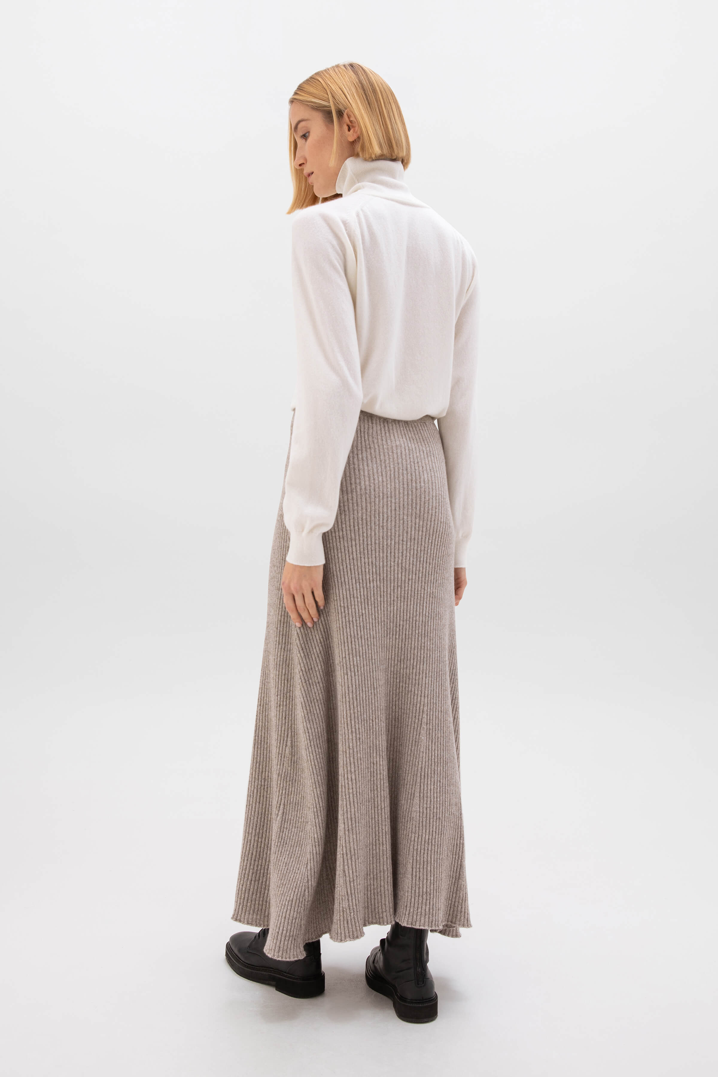 Johnstons of Elgin - Ribbed Light Brown Cashmere Skirt