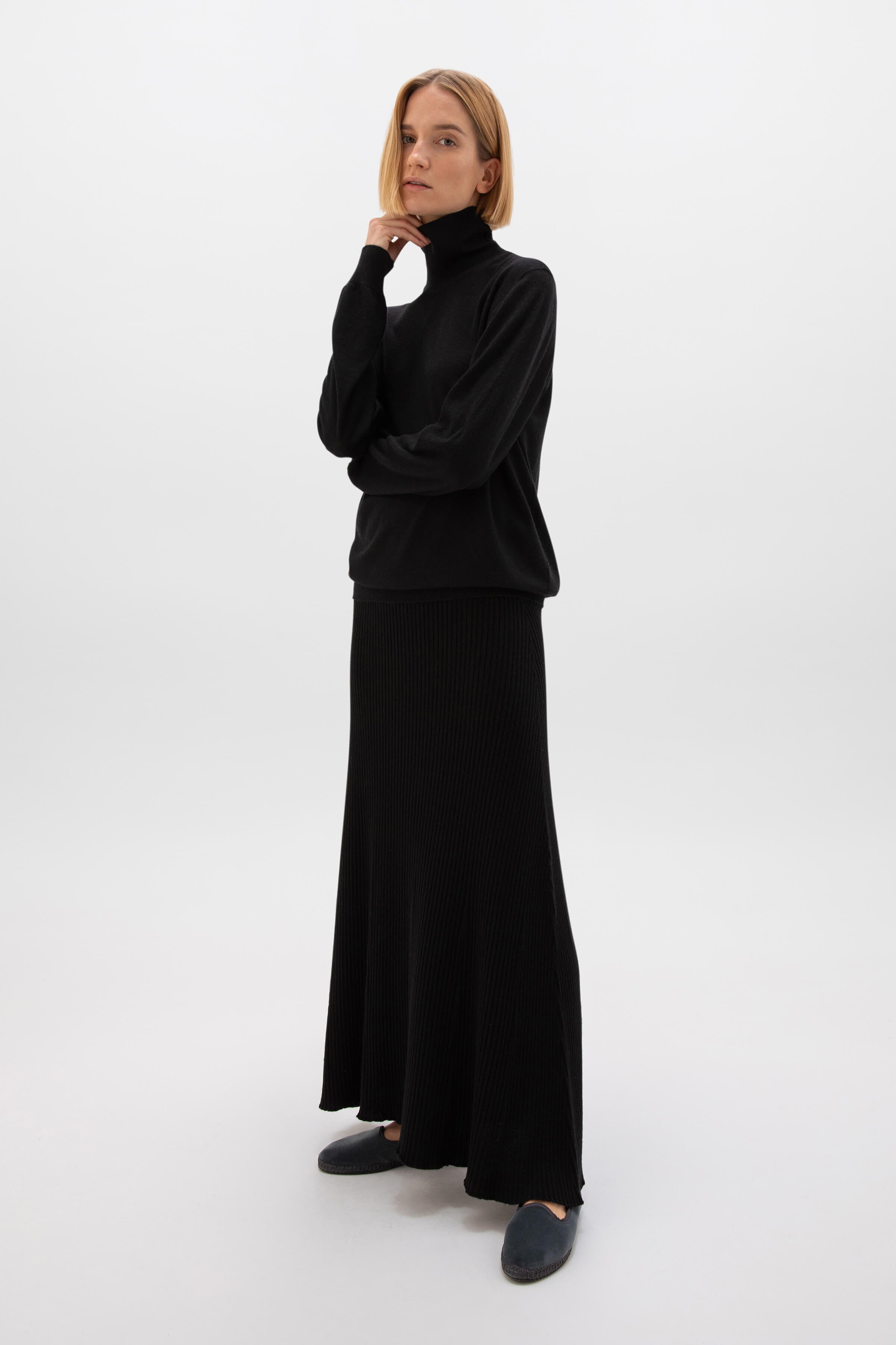 Johnstons of Elgin - Ribbed Black Cashmere Skirt