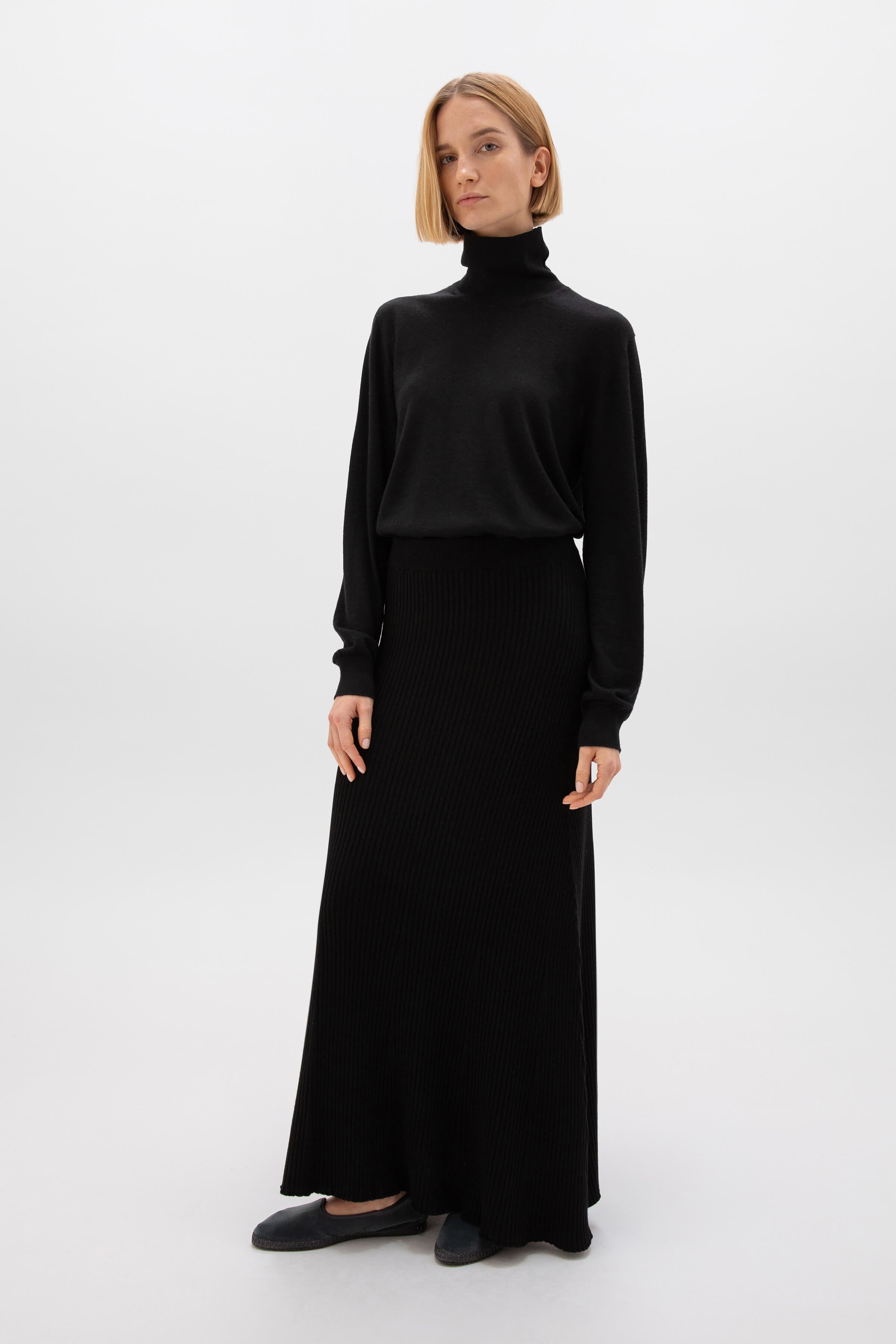Johnstons of Elgin - Ribbed Black Cashmere Skirt