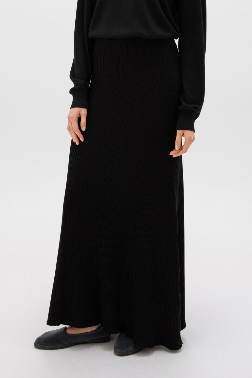 Johnstons of Elgin - Ribbed Black Cashmere Skirt
