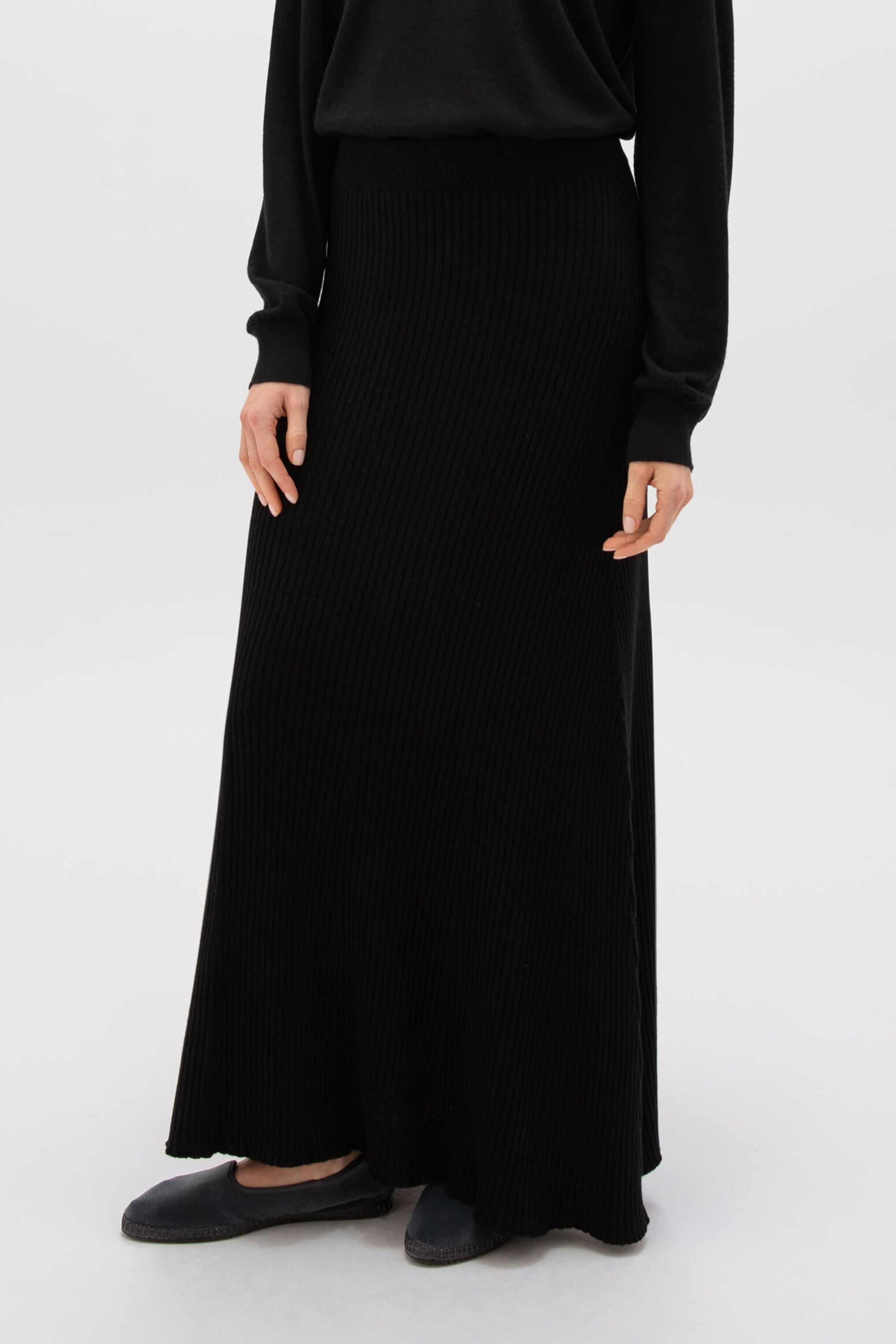 Johnstons of Elgin - Ribbed Black Cashmere Skirt