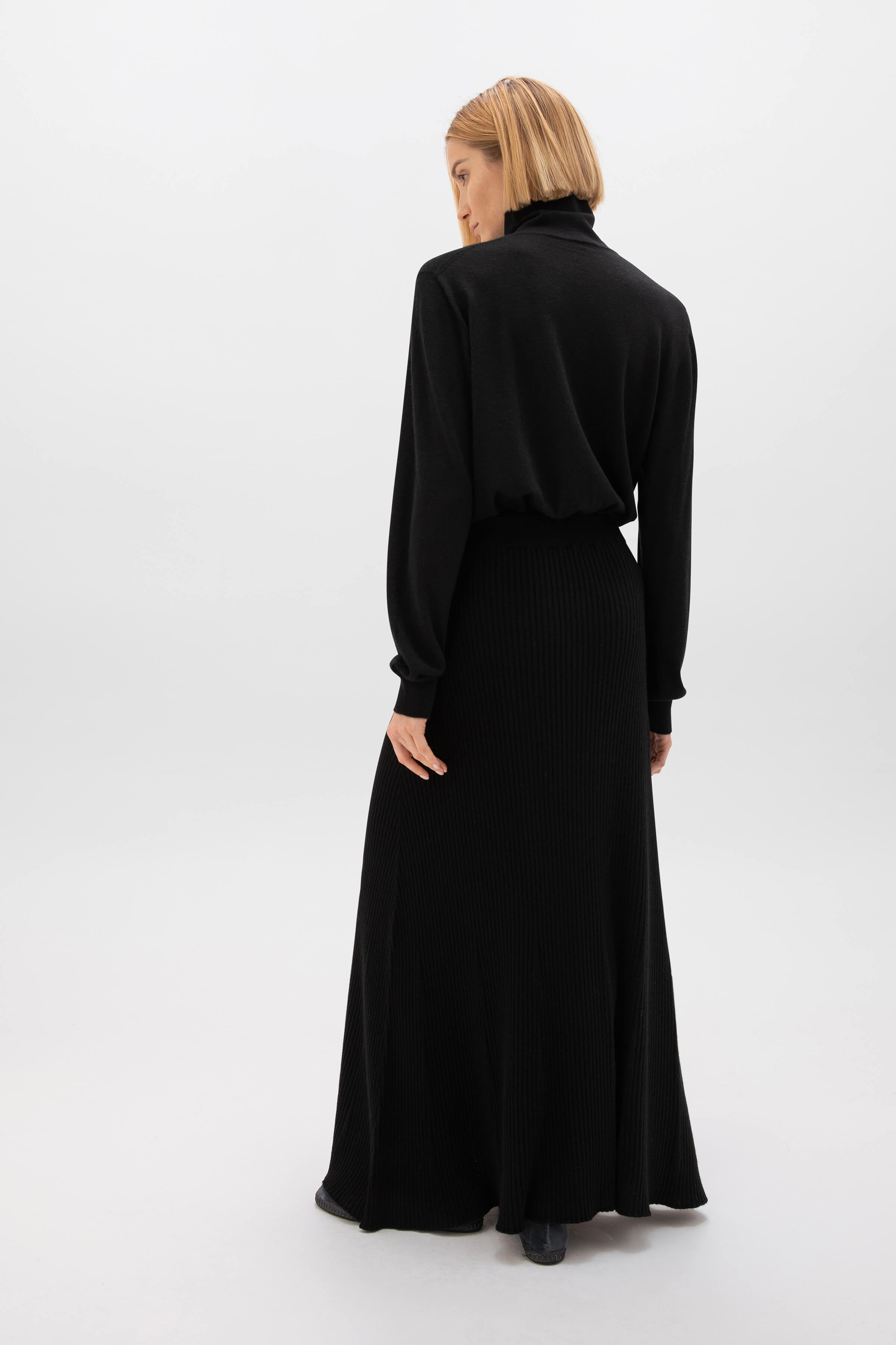 Johnstons of Elgin - Ribbed Black Cashmere Skirt