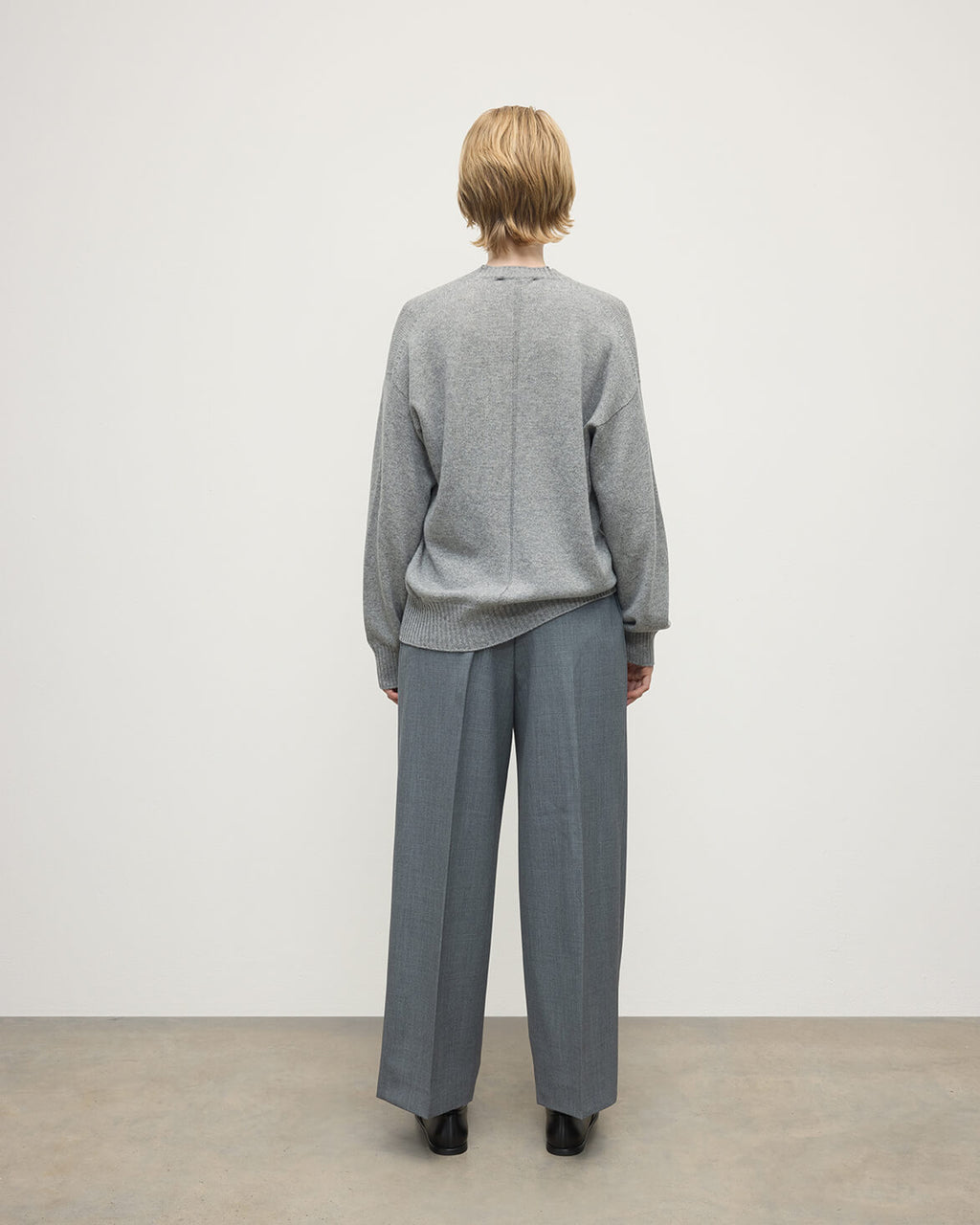 Johnstons of Elgin - Relaxed Fit Gauzy Light Grey Cashmere Jumper