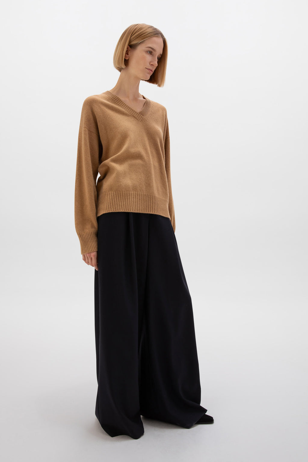 Johnstons of Elgin - Relaxed Fit Gauzy Camel Cashmere Jumper