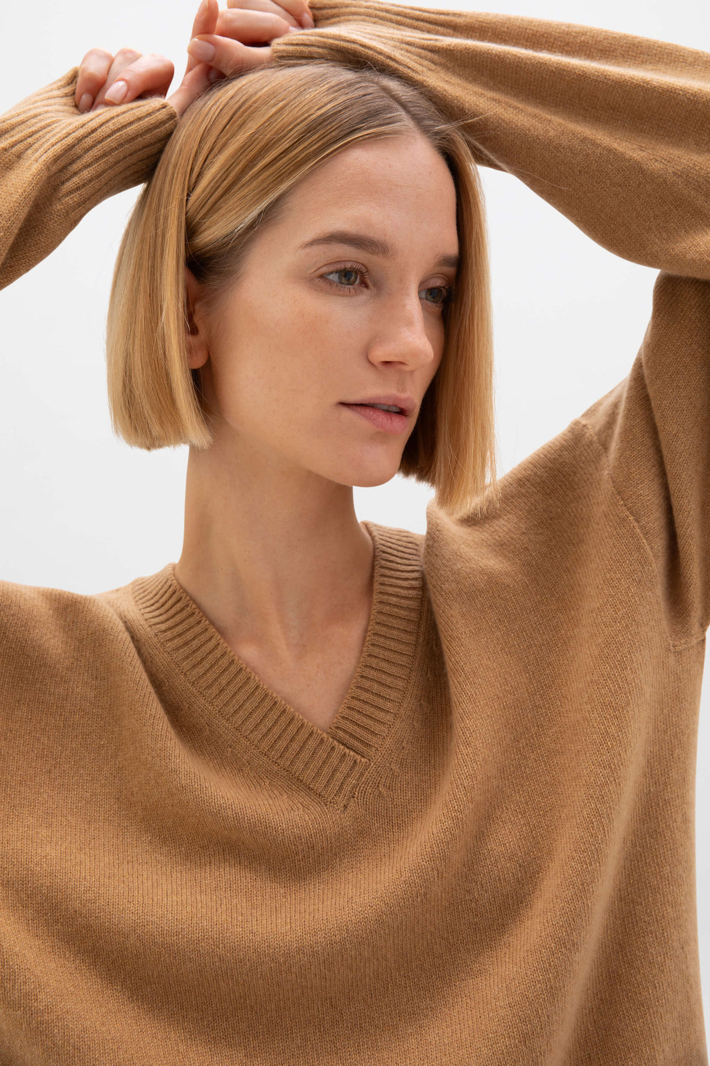 Johnstons of Elgin - Relaxed Fit Gauzy Camel Cashmere Jumper