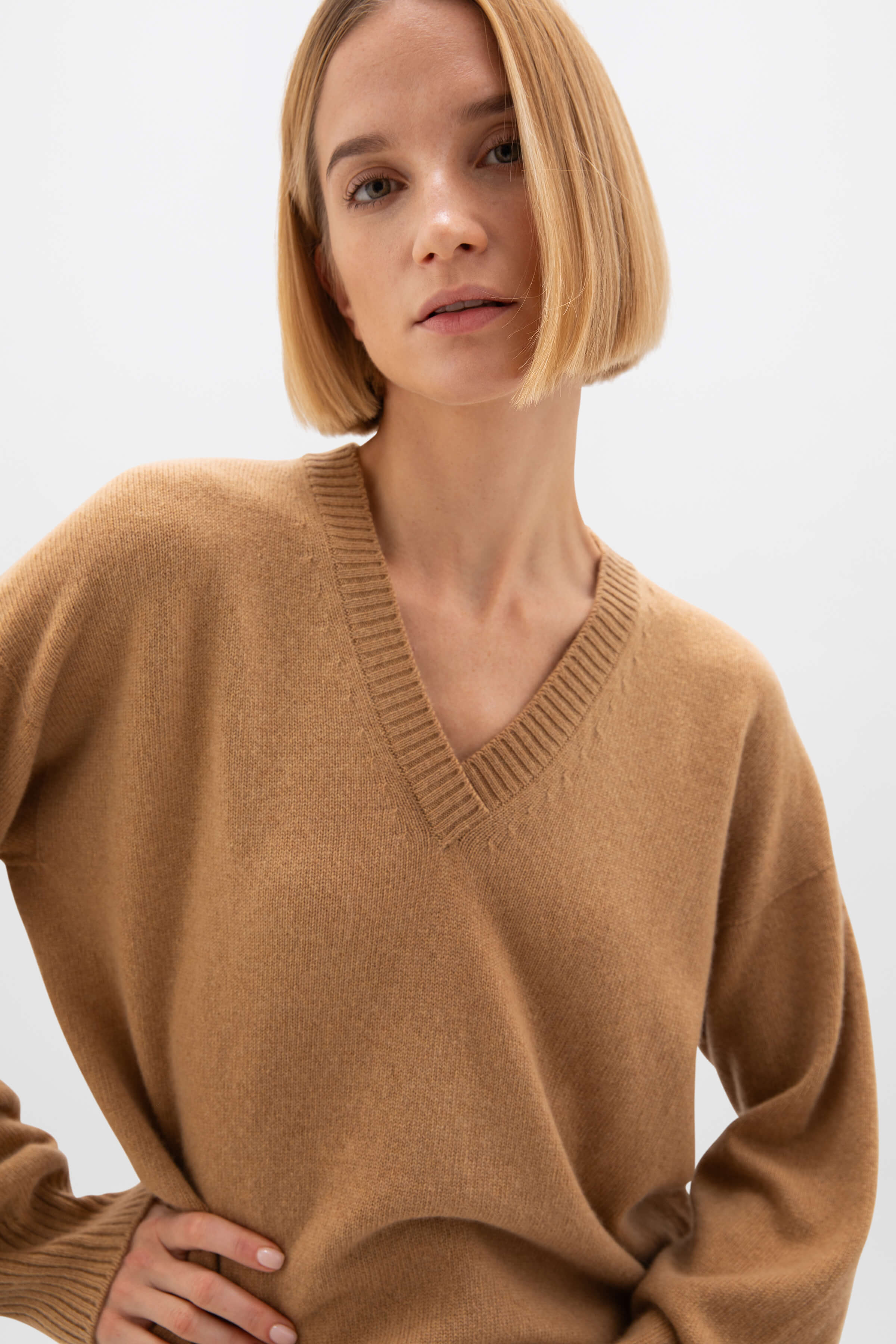 Johnstons of Elgin - Relaxed Fit Gauzy Camel Cashmere Jumper