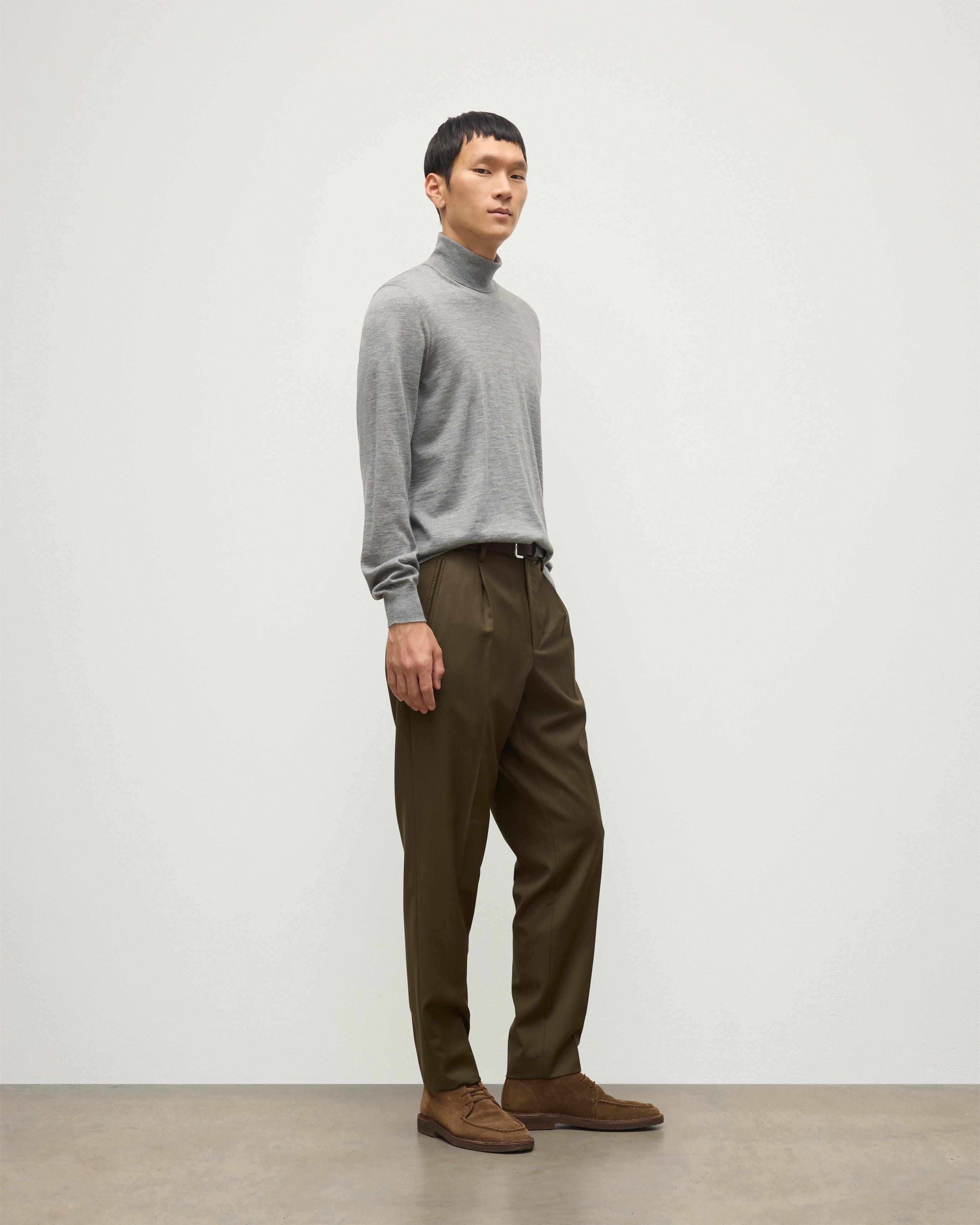 Johnstons of Elgin - Fin Grey Cashmere Roll Neck Jumper
